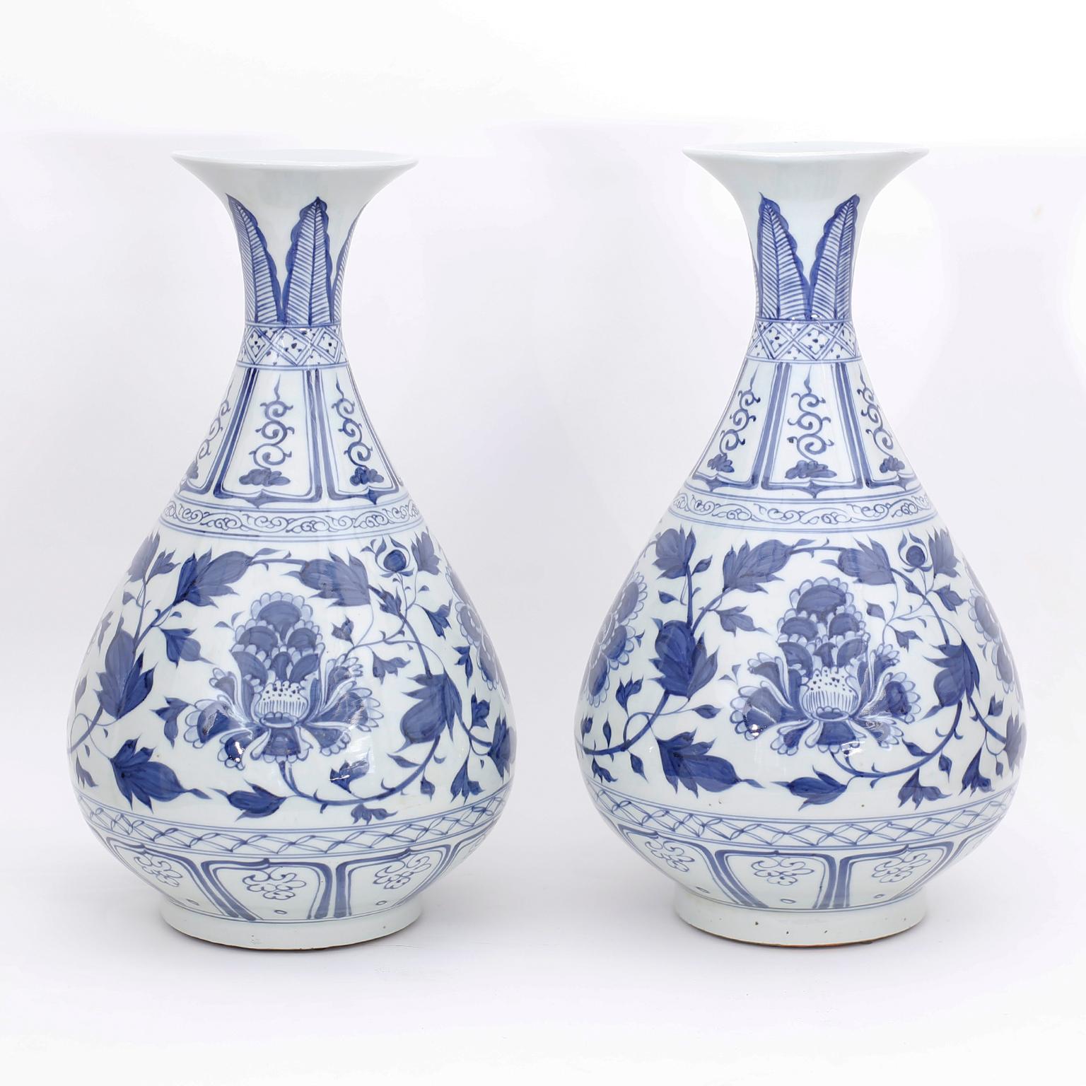 Pair of Chinese blue and white vases, in the Chinese Export manner, with Classic form and hand decorated with floral designs.