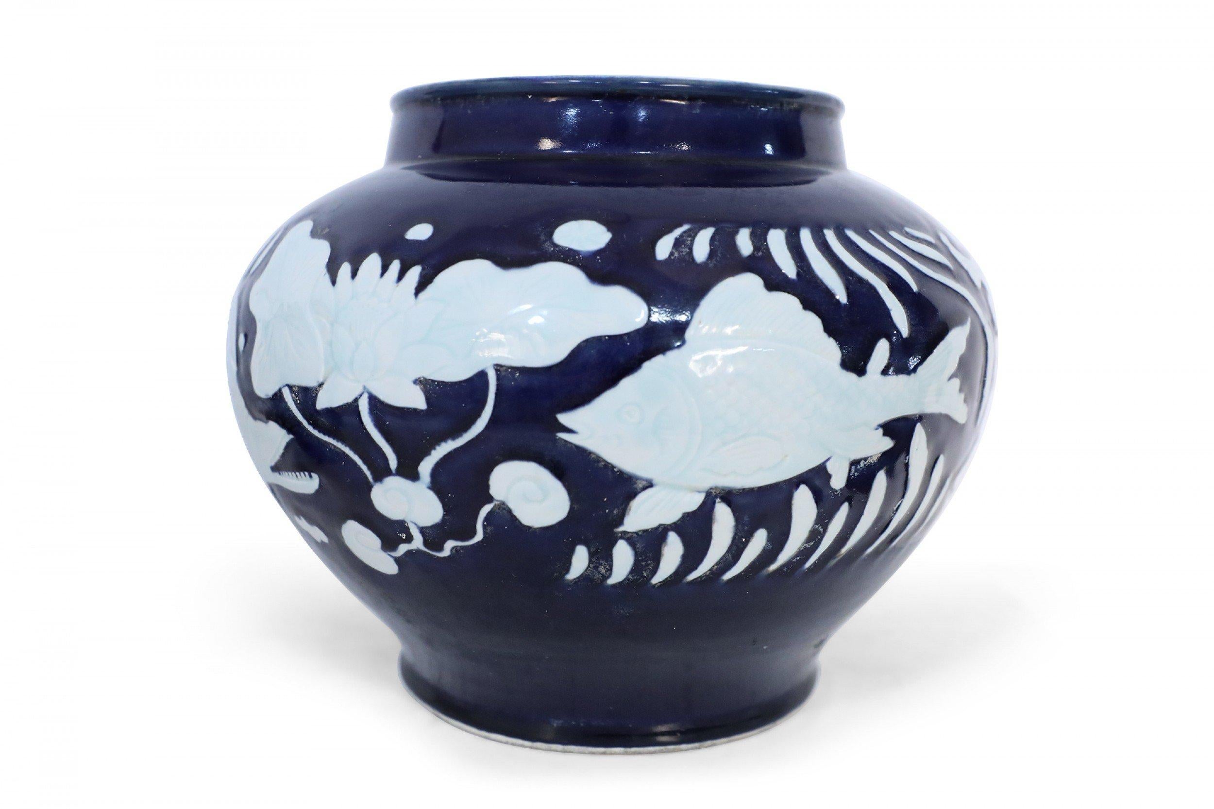 Pair of Chinese Blue and White Underwater Motif Porcelain Pots For Sale 4