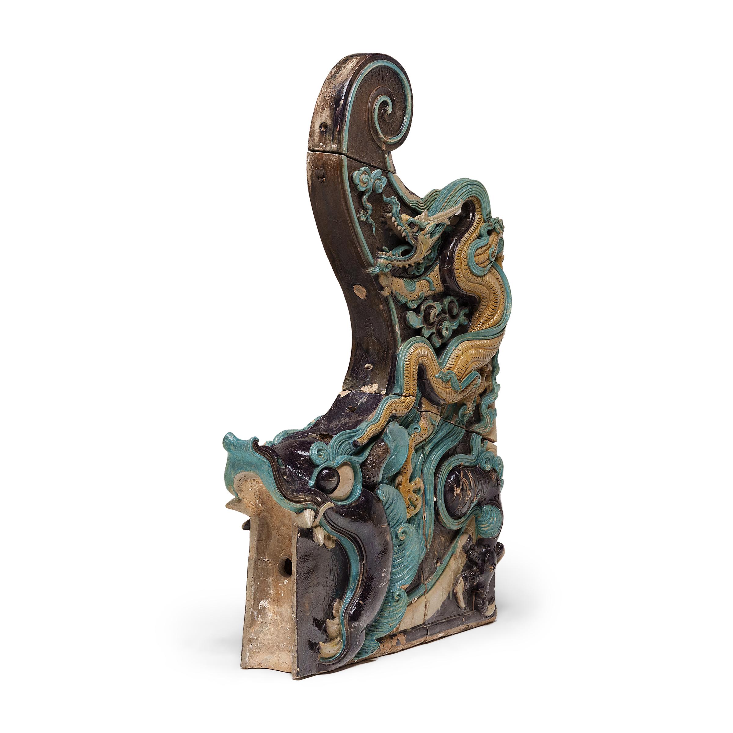 Chinois Paire de carreaux de sabre Chiwen émaillés bleus, vers 1750 en vente