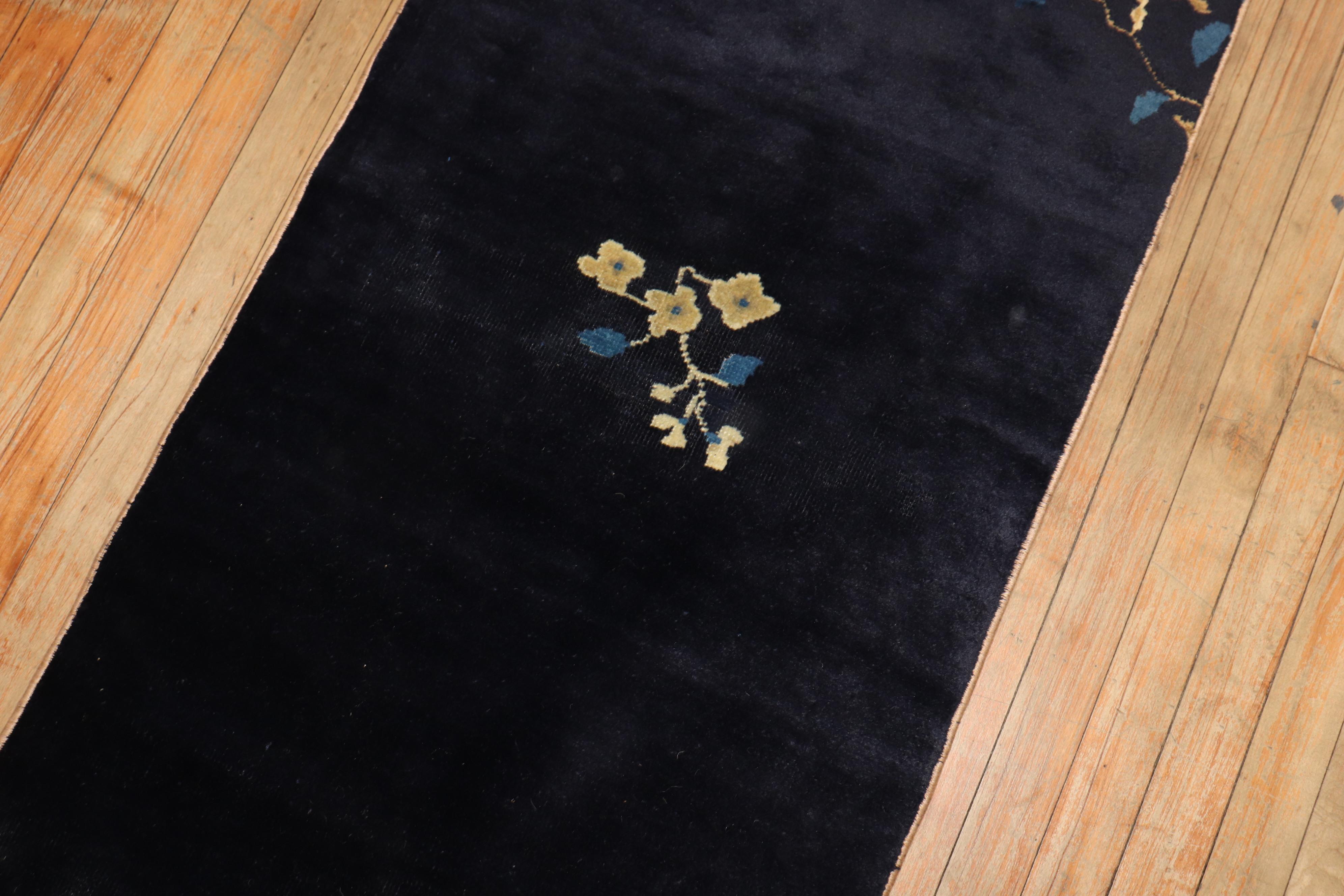 Paire de tapis de couloir chinois bleus de Pékin Bon état - En vente à New York, NY