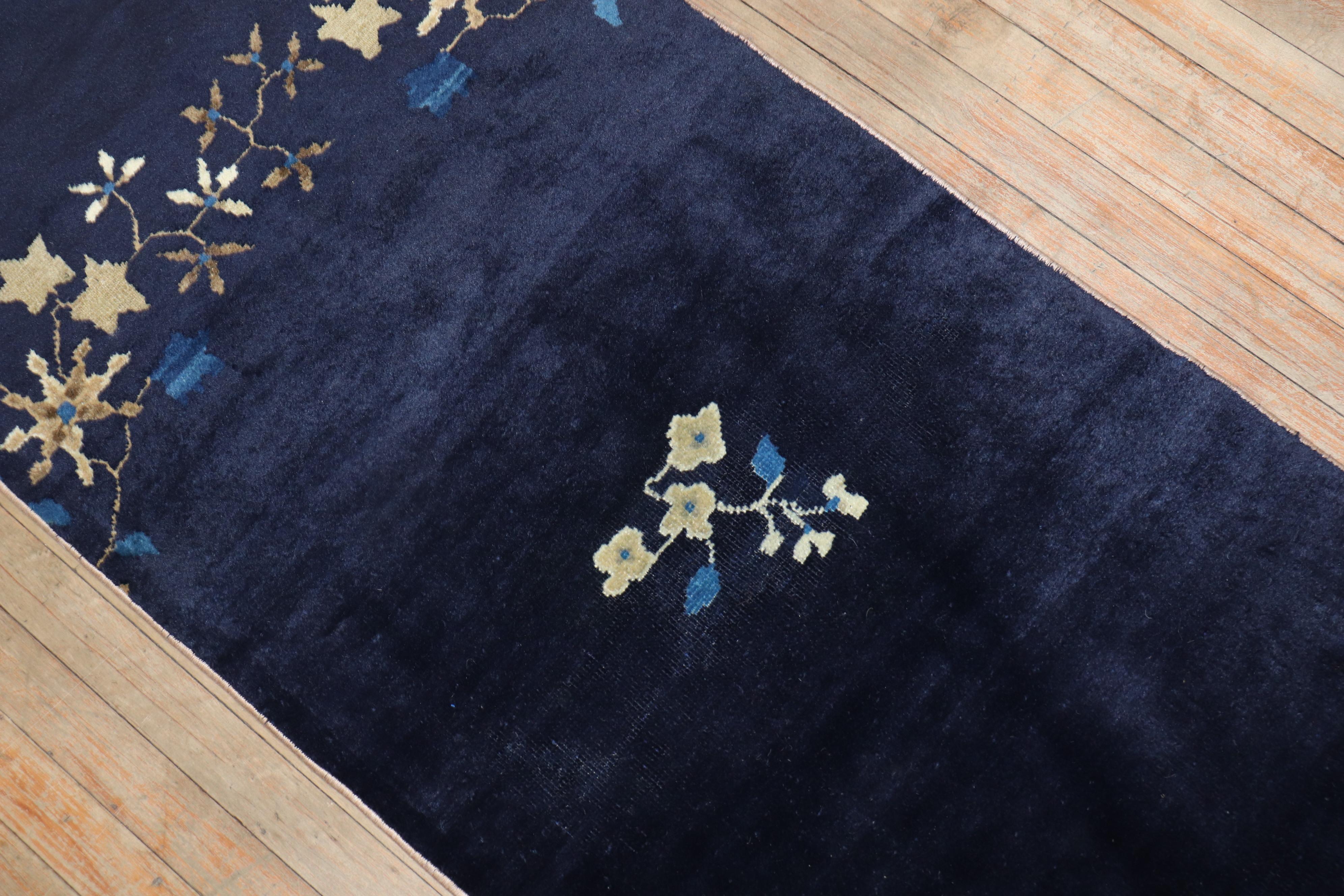 20ième siècle Paire de tapis de couloir chinois bleus de Pékin en vente