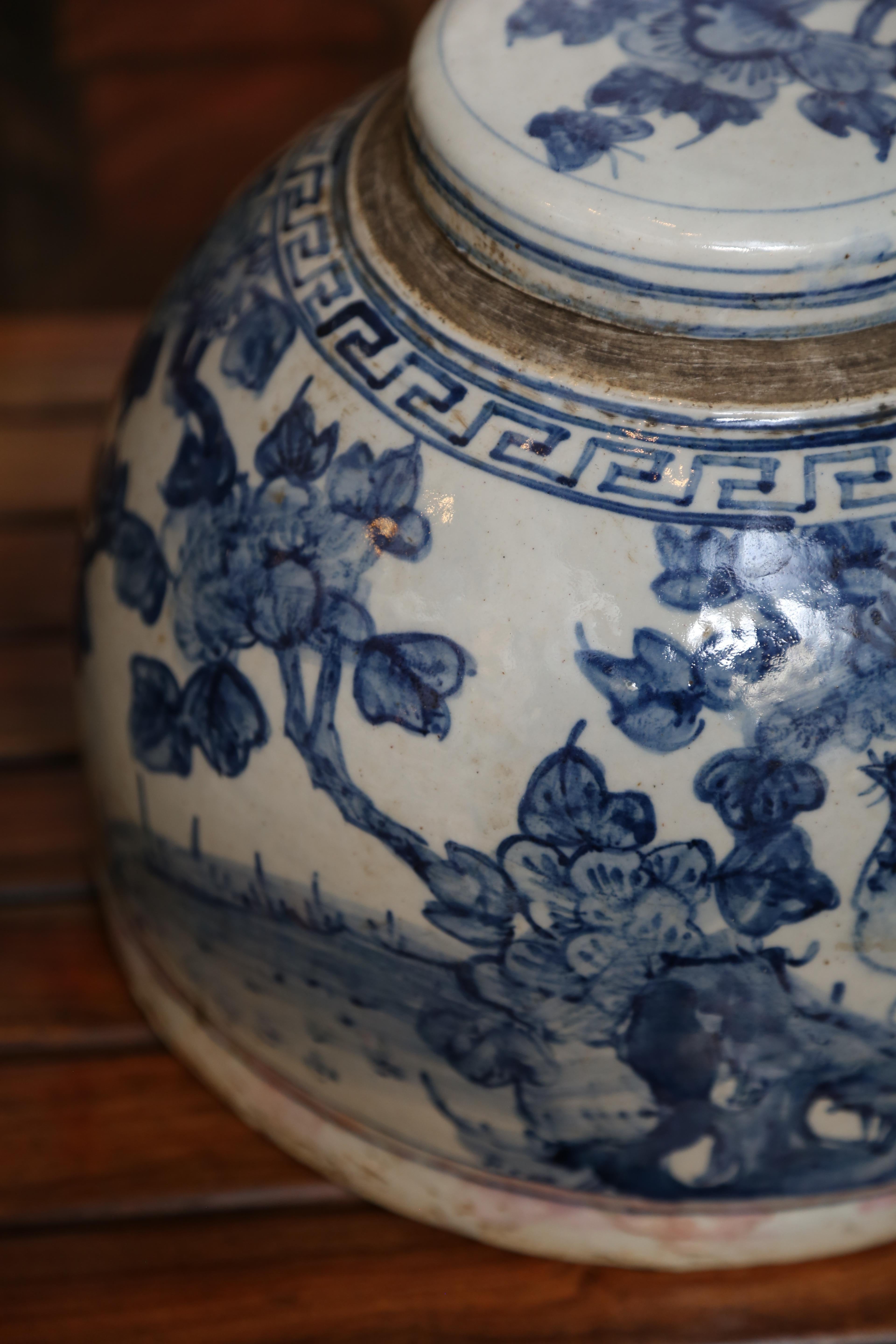 Porcelain Pair of Chinese Blue and White Jars with Lids