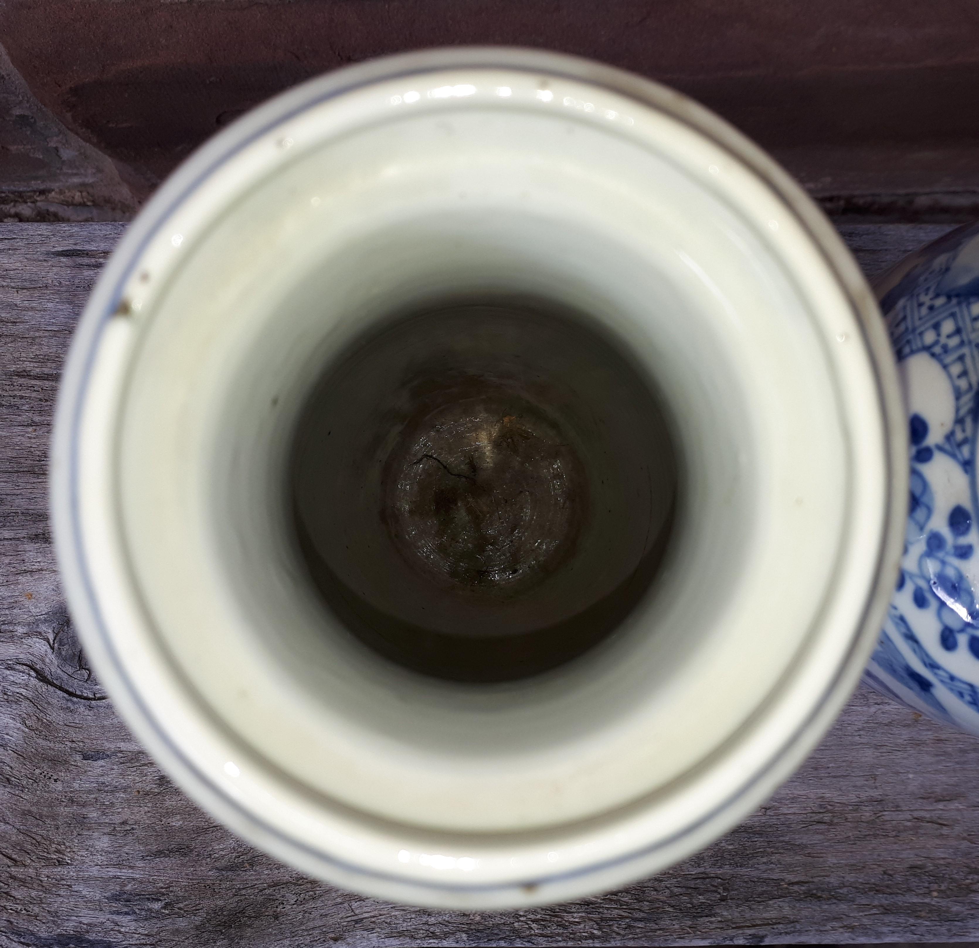 Porcelaine Paire de vases chinois bleu blanc, Chine, Dynastie Whiting en vente