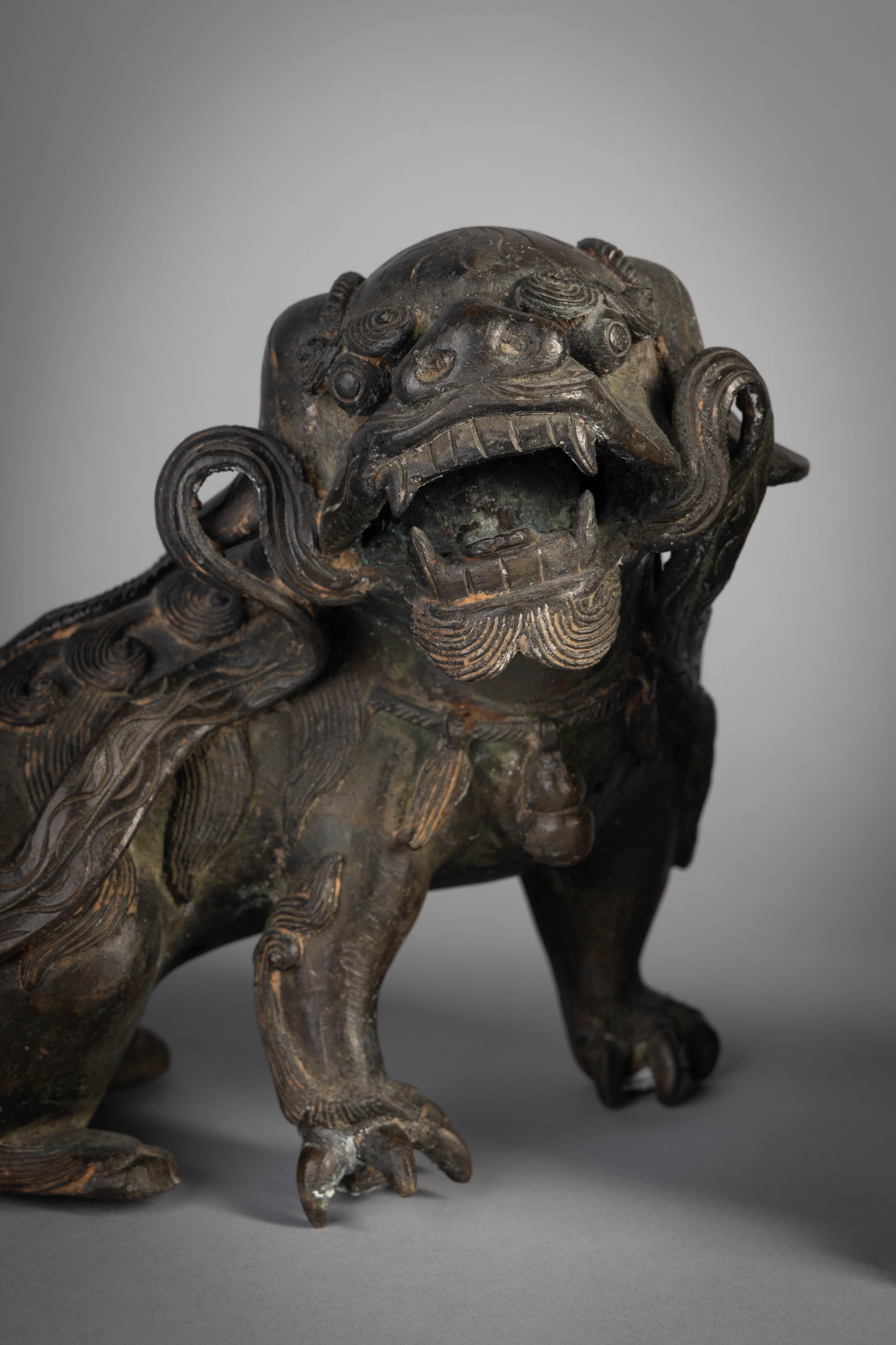 Pair of Chinese Bronze Foo Dogs, 19th Century For Sale 1