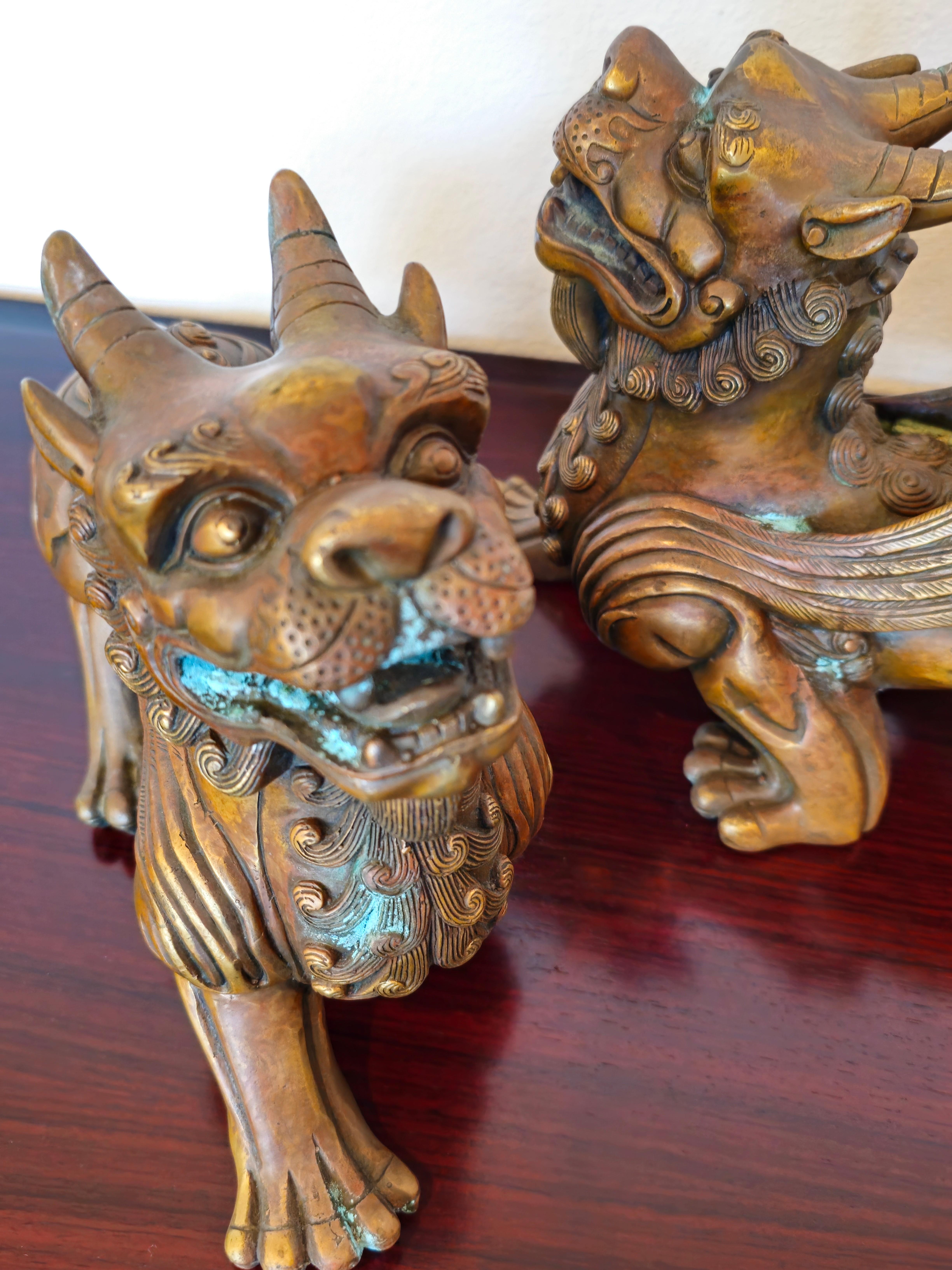 Paar chinesische Bronze Pixiu geflügelte Löwenfigur Feng Shui Mythische Tierstatue aus Bronze, Pixiu (Geschnitzt) im Angebot