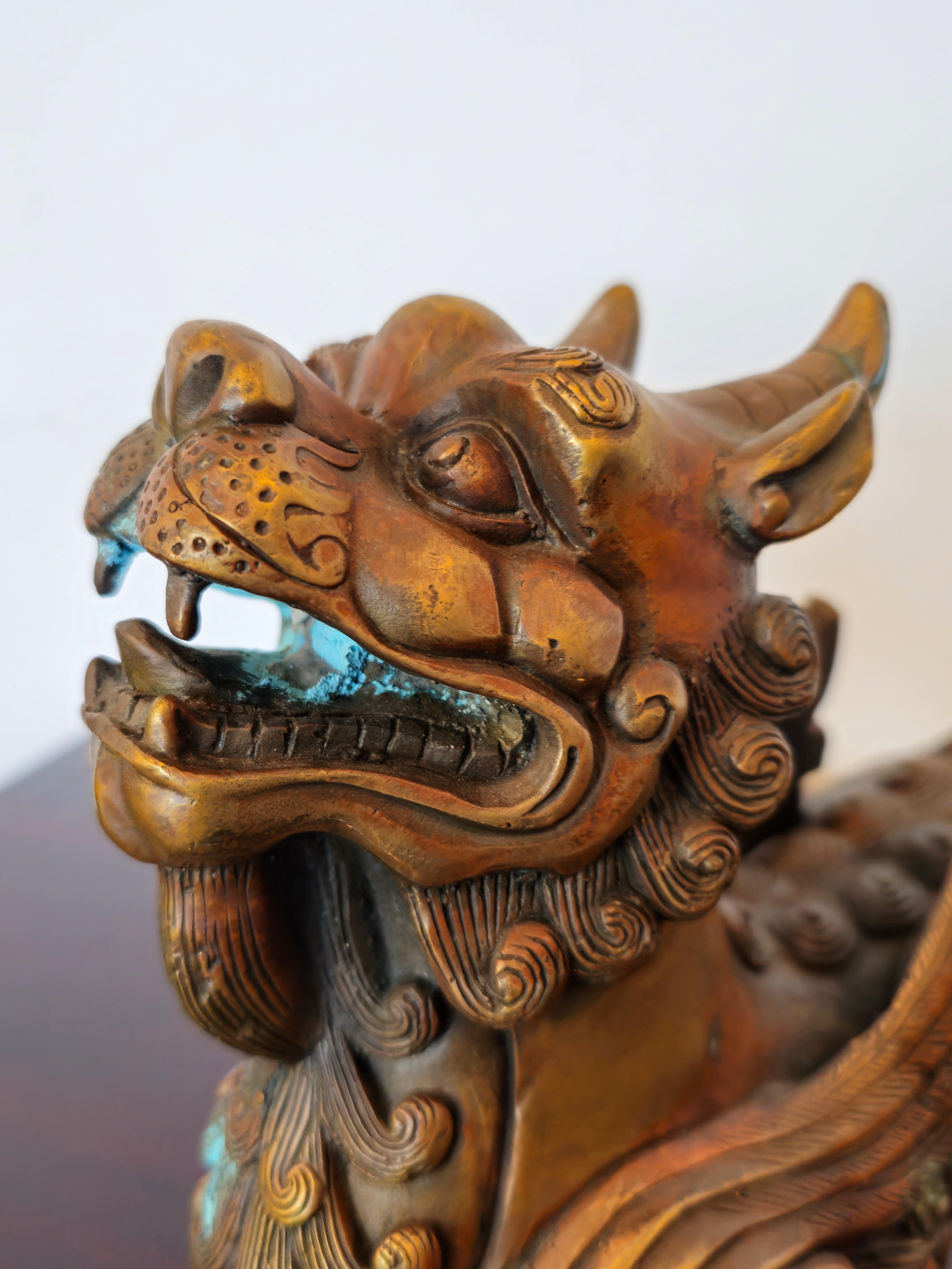 Paar chinesische Bronze Pixiu geflügelte Löwenfigur Feng Shui Mythische Tierstatue aus Bronze, Pixiu im Angebot 1