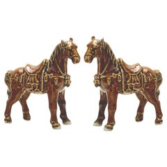 Figurillas de caballo chinas de porcelana esmaltada estilo Tang c 1970s
