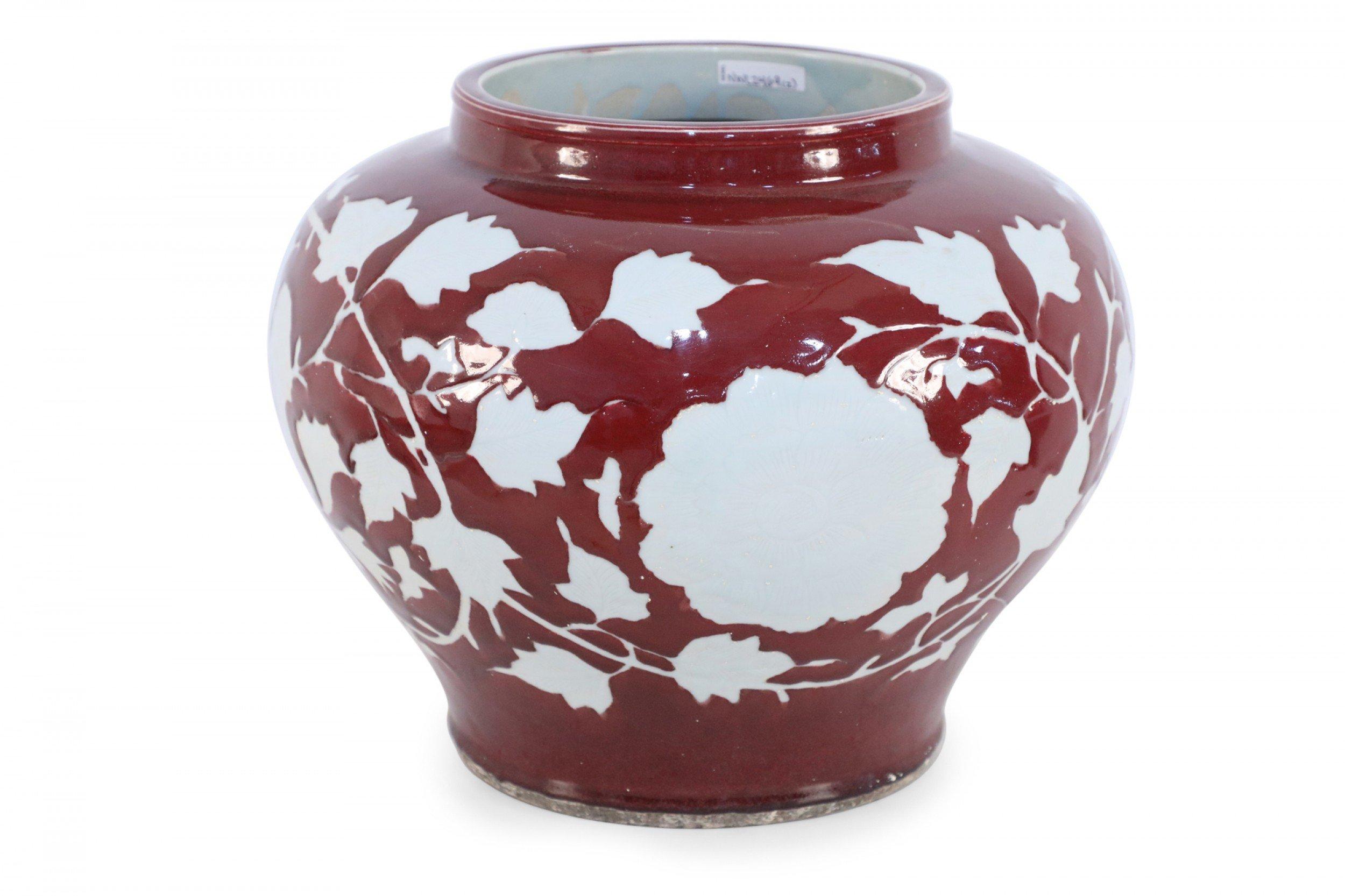 Pair of Chinese Burgundy and White Floral Motif Pots In Good Condition For Sale In Queens, NY