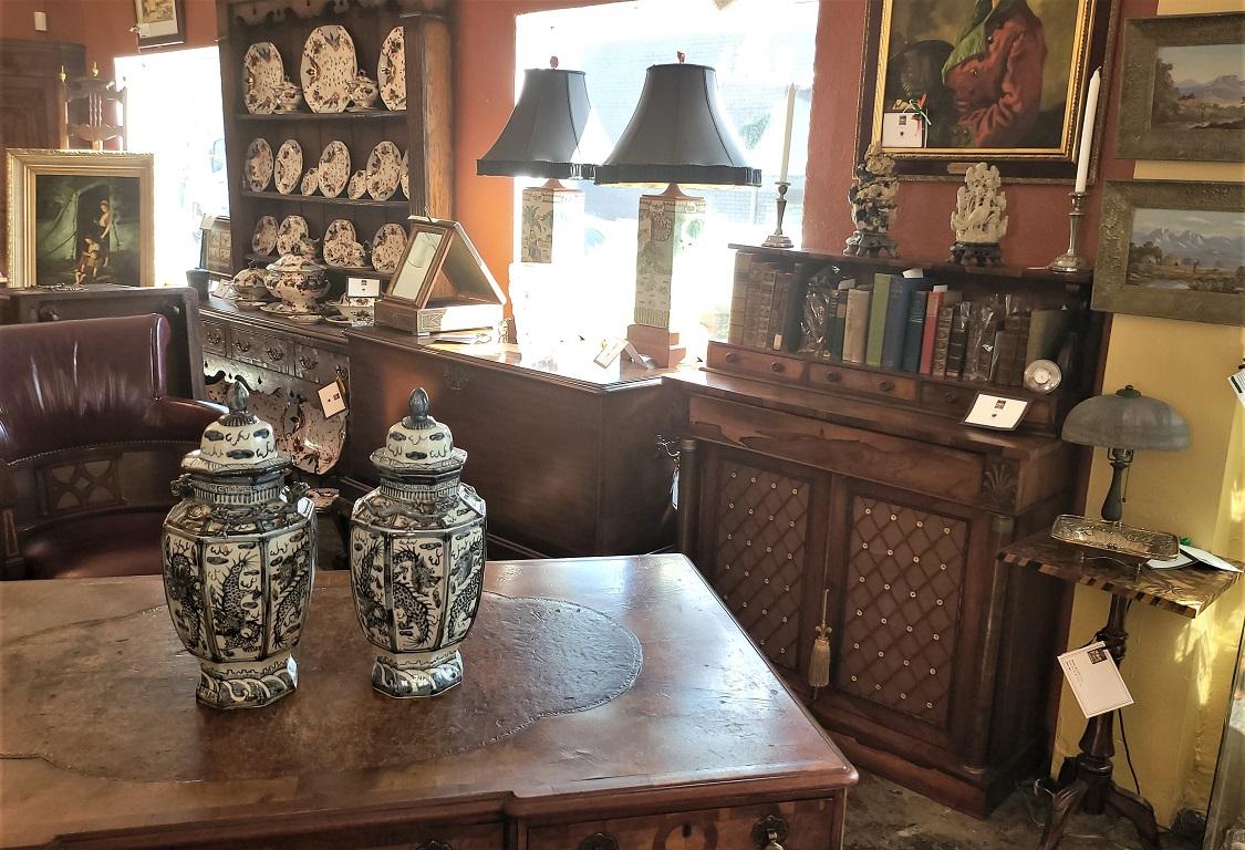 Presenting a gorgeous pair of Chinese B&W hand painted dragon urns.

Very rare and very unusual pair !

Both urns are lidded and are completely hand painted with dragons in dark blue and white with a tin glaze. Large acorn type finials. Each urn