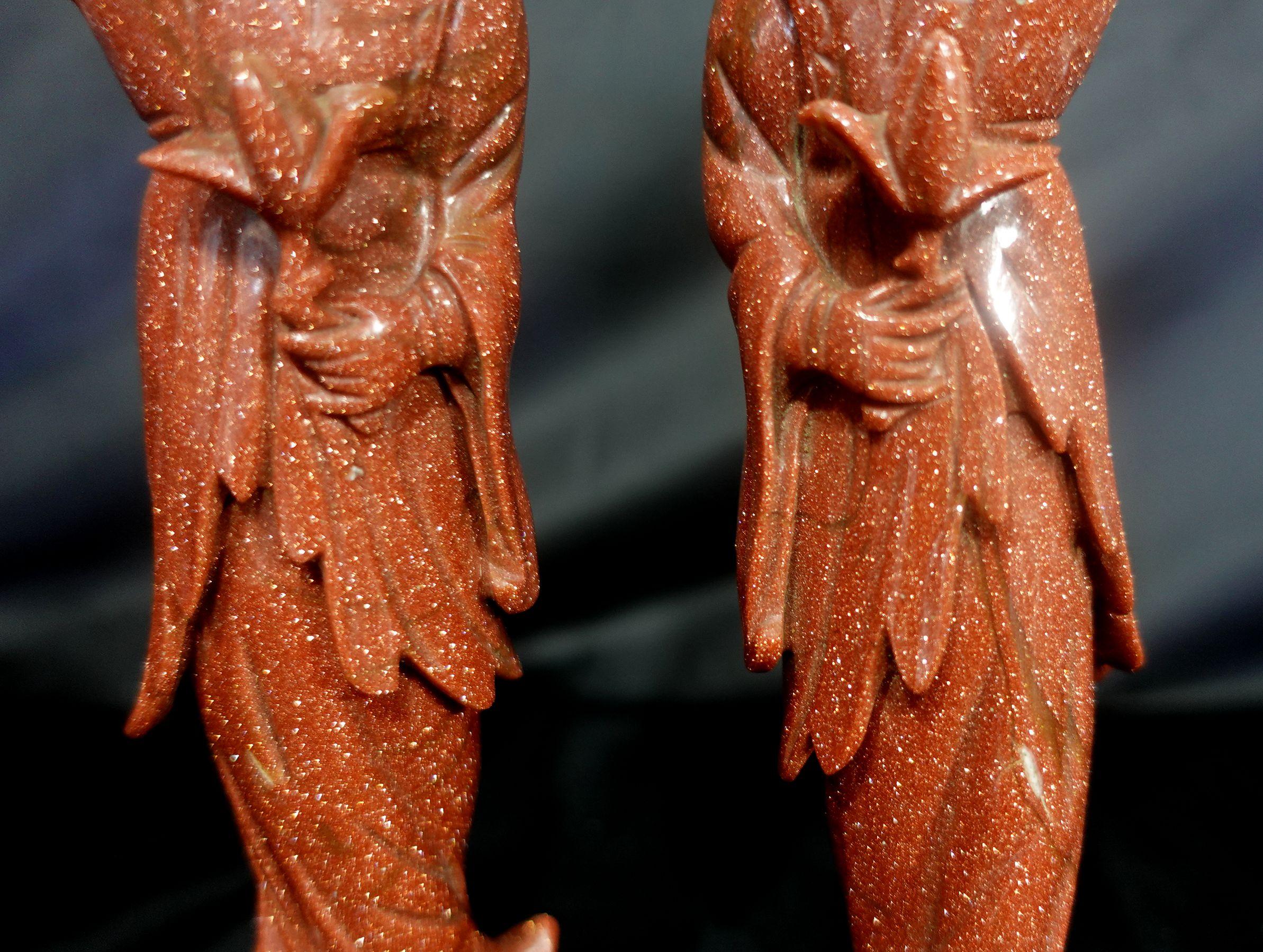 Paar chinesische geschnitzte Aventurin- Quanyin-Figuren aus Quanyin  (Sonstiges) im Angebot