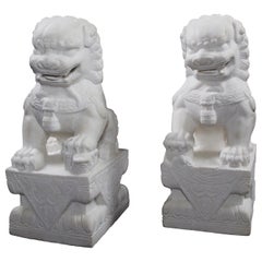 Paire de chiens Foo chinois en marbre sculpté