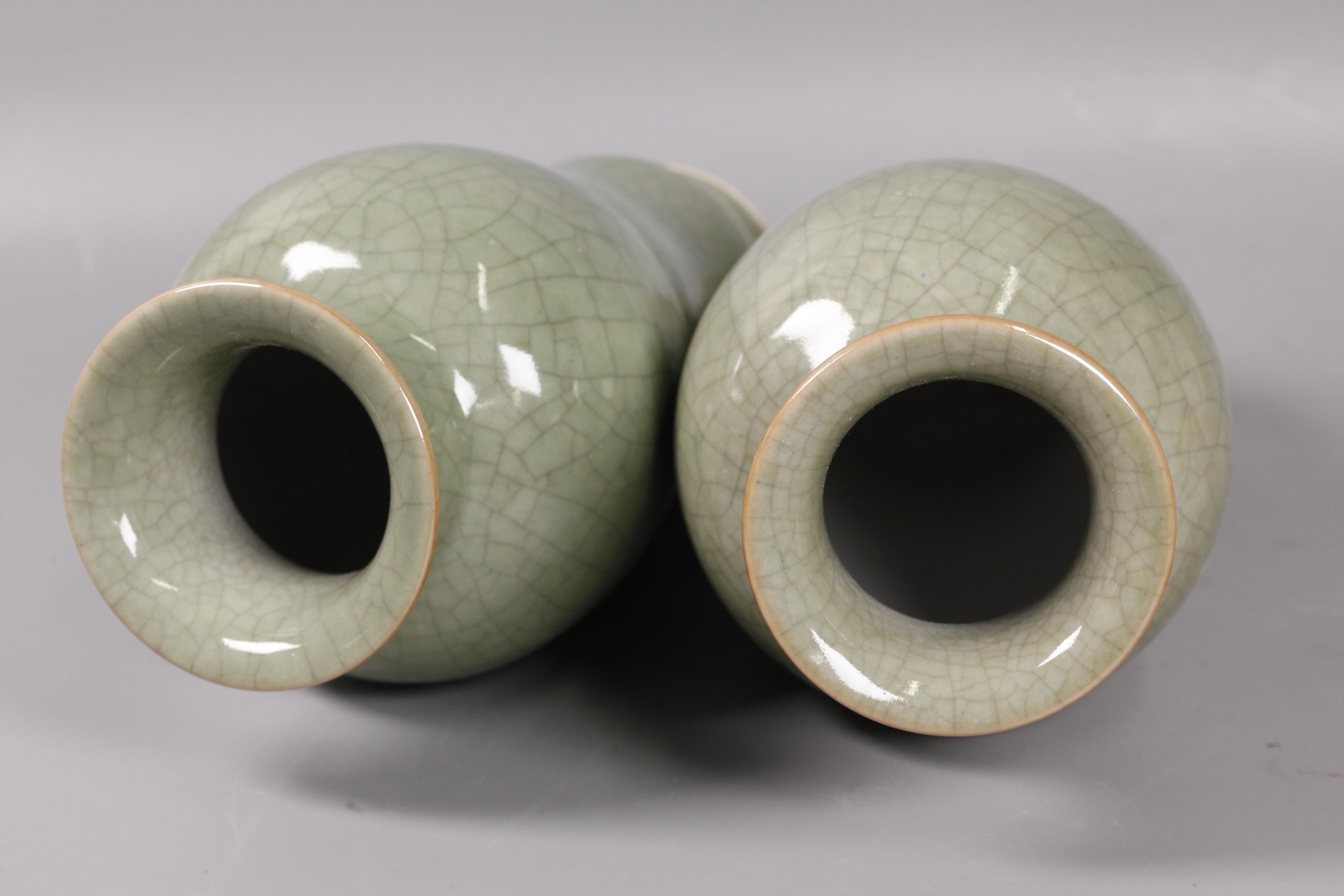 vases are crackle decorated 