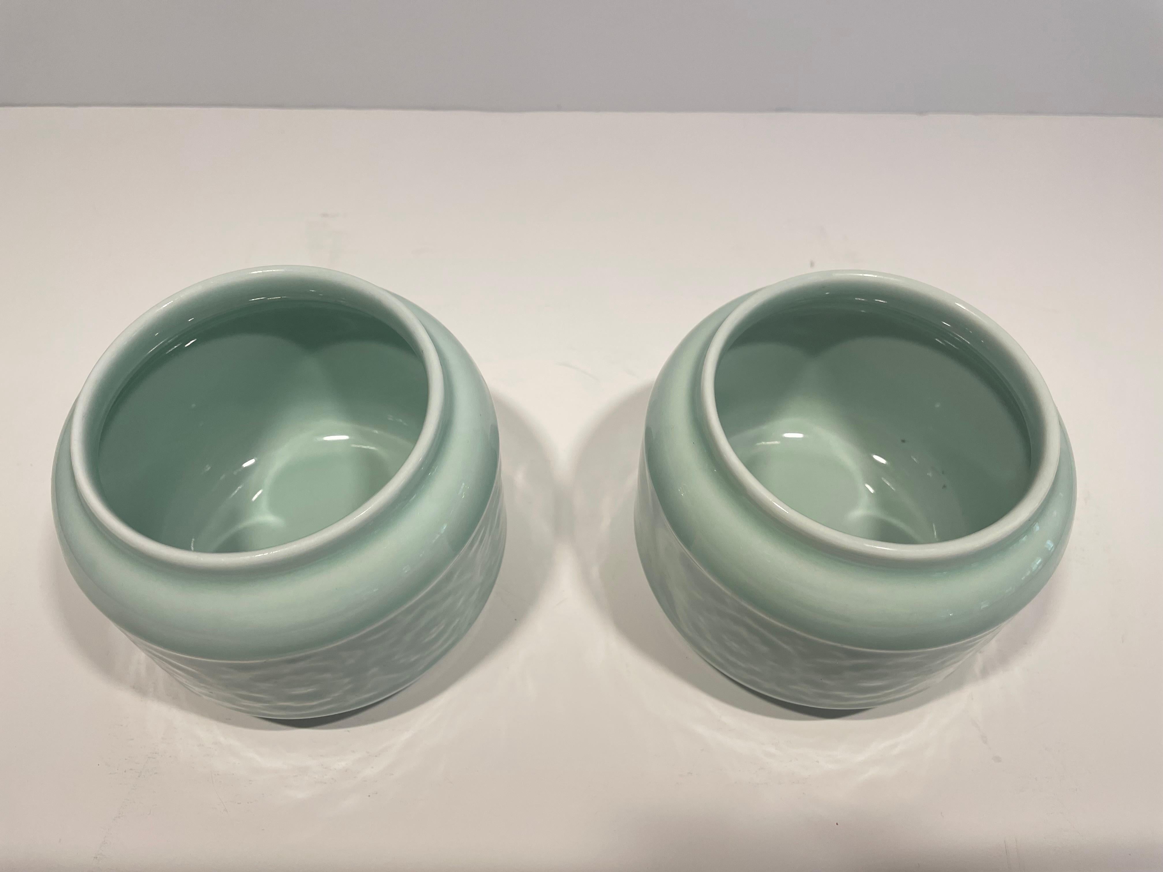 Exportation chinoise Paire de vases à fleurs chinois céruléens courts en vente