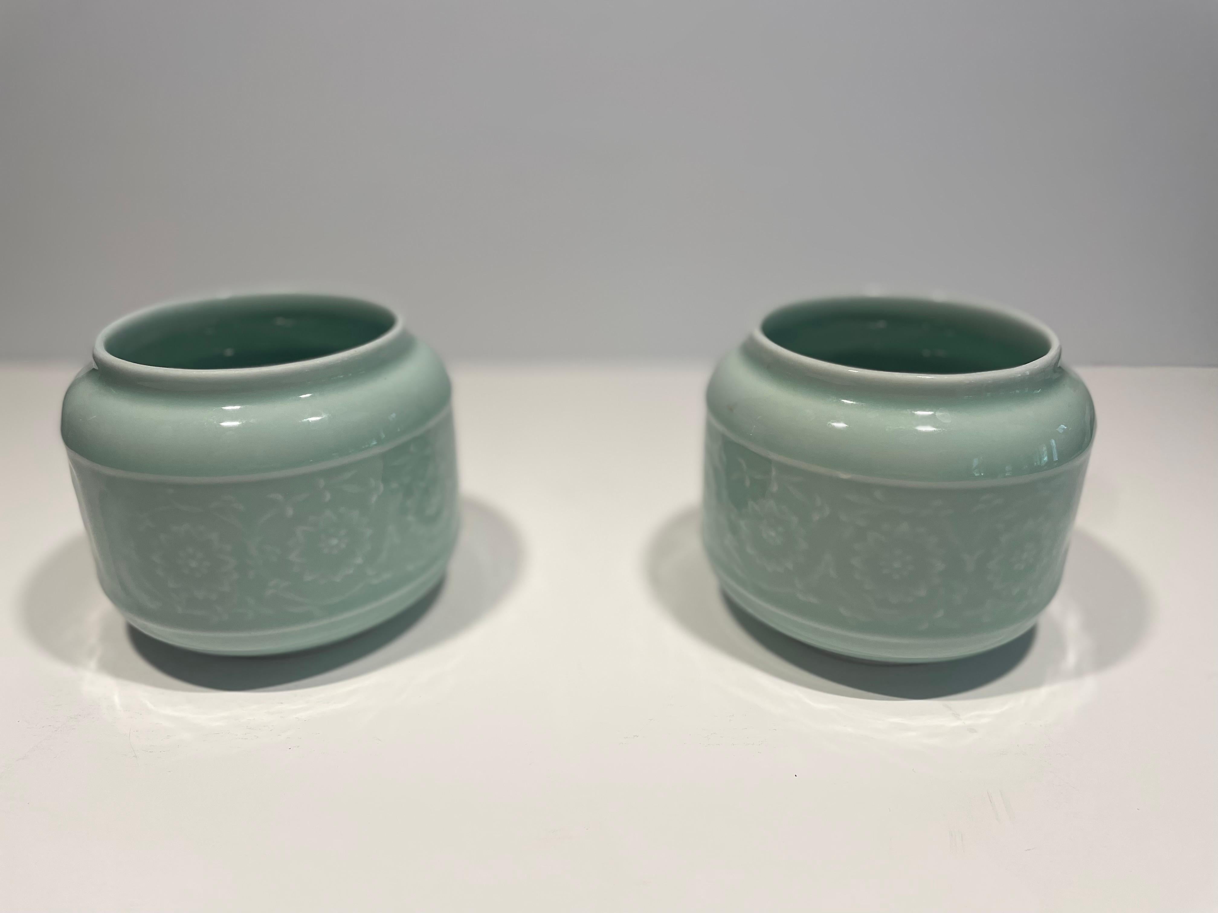 Chinois Paire de vases à fleurs chinois céruléens courts en vente