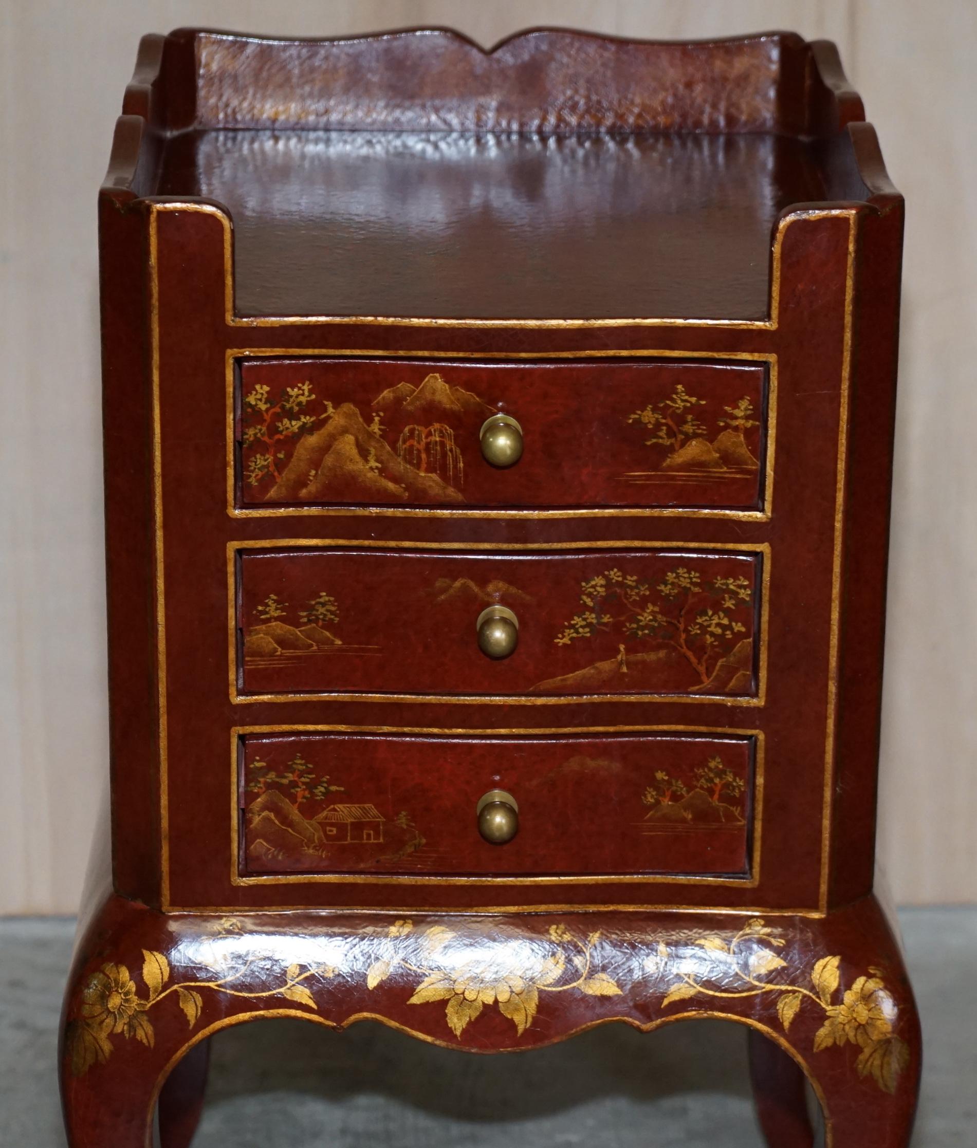 Lacquered Pair of Chinese Chinoiserie Red Lacquer Three Drawer Bedside / Side Lamp Tables For Sale