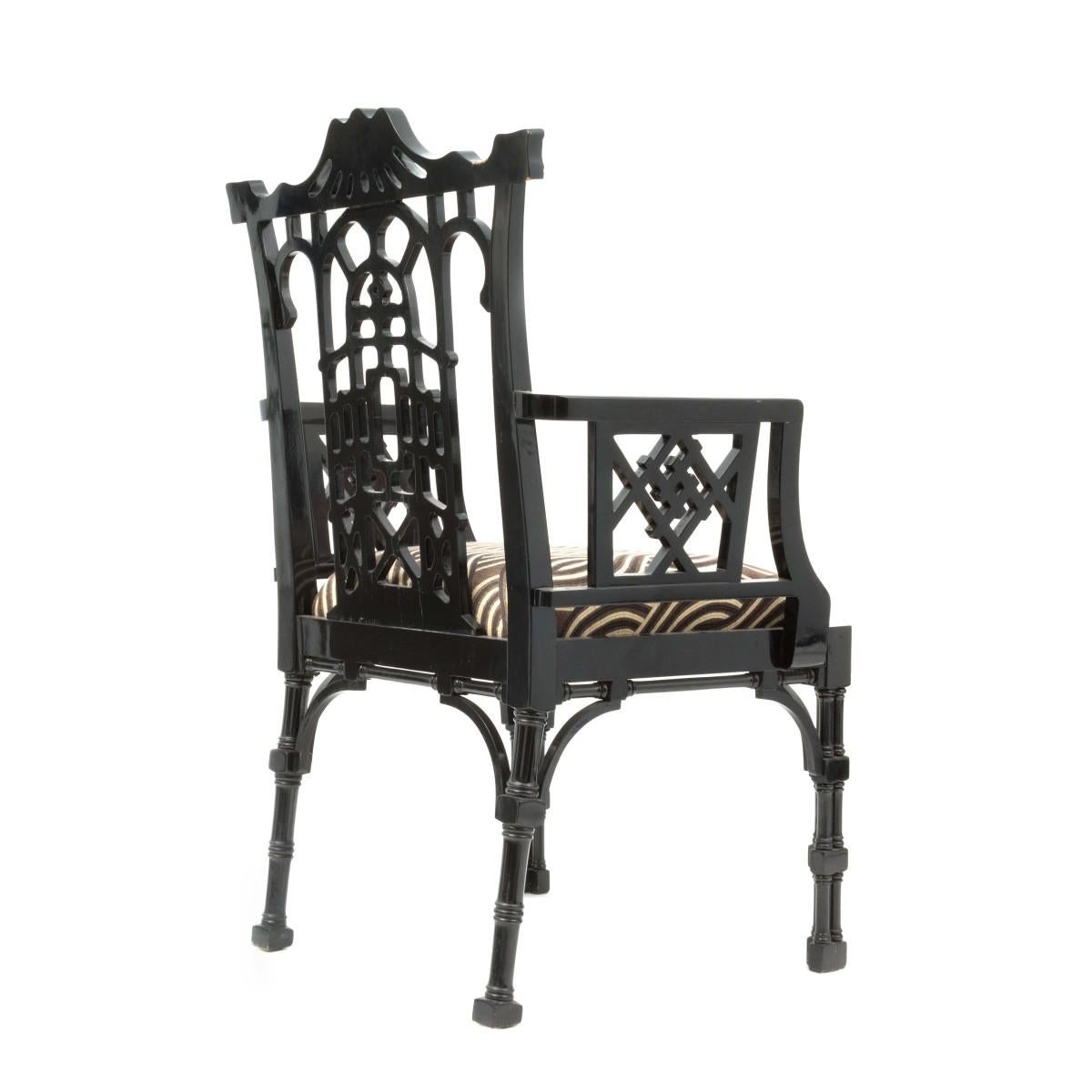 Pair of Chinese Chippendale Carved Fretwork Armchairs In Good Condition In New York, NY
