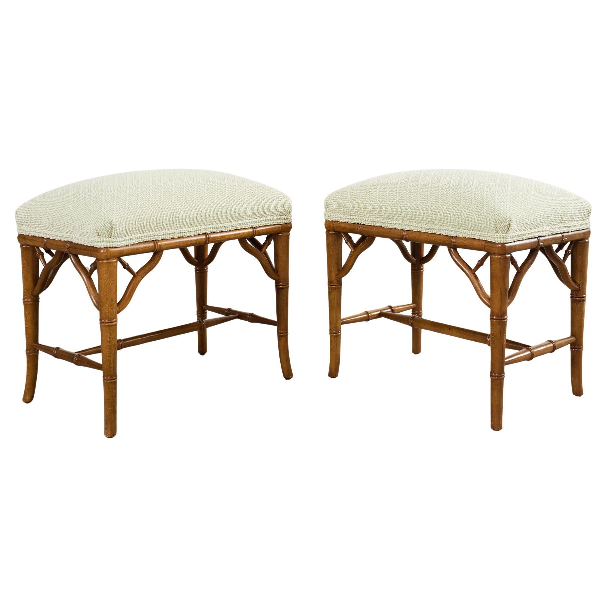 Paire de bancs Chippendale chinois en faux bambou avec Scalamandre