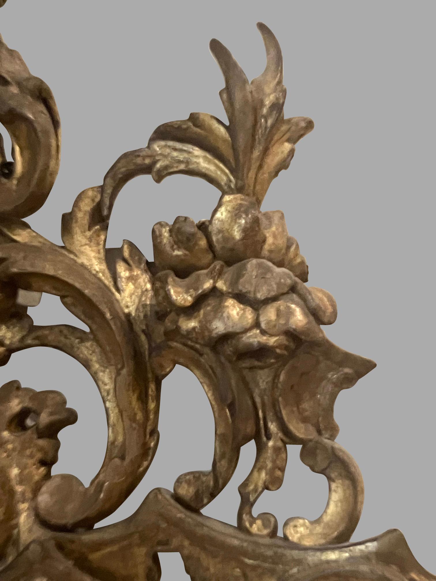 Pareja de Girándolas Chinas Estilo Chippendale con Decoración Pintada al Reverso en venta 3