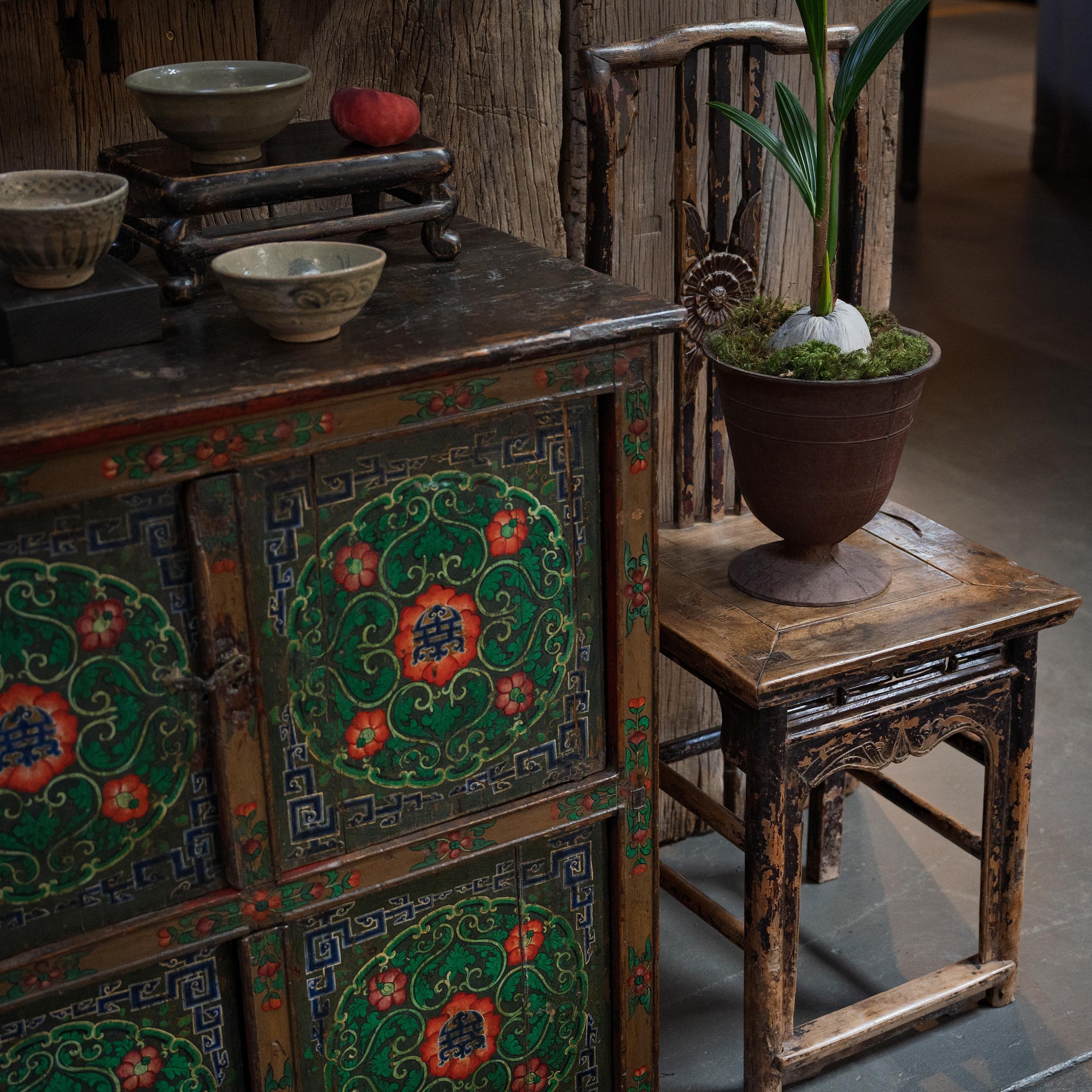 XIXe siècle Paire de chaises de dame chinoises en chrysanthème, vers 1800 en vente