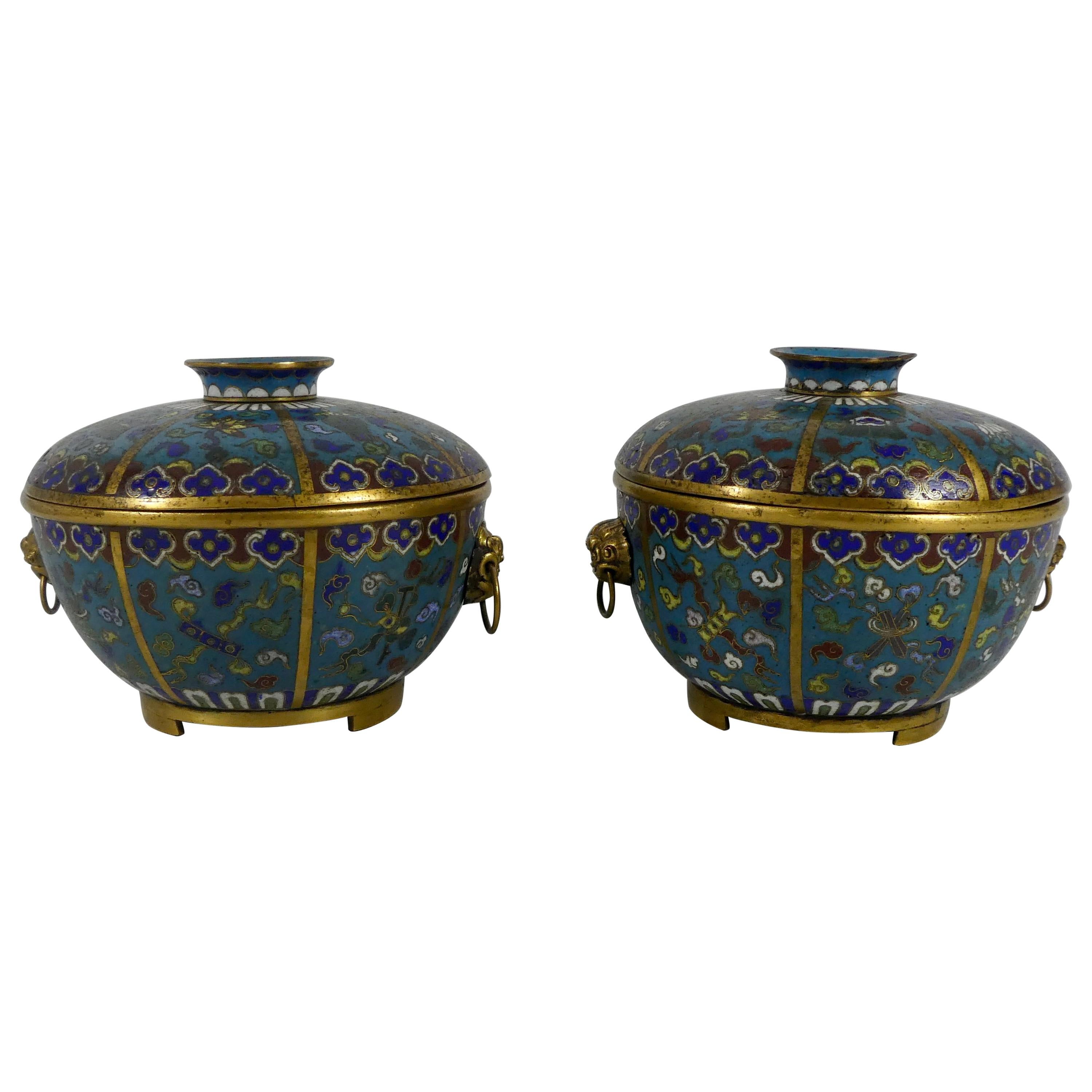 Paire de bols et couvercles en cloisonné de Chine, début du 19e siècle, dynastie Qing
