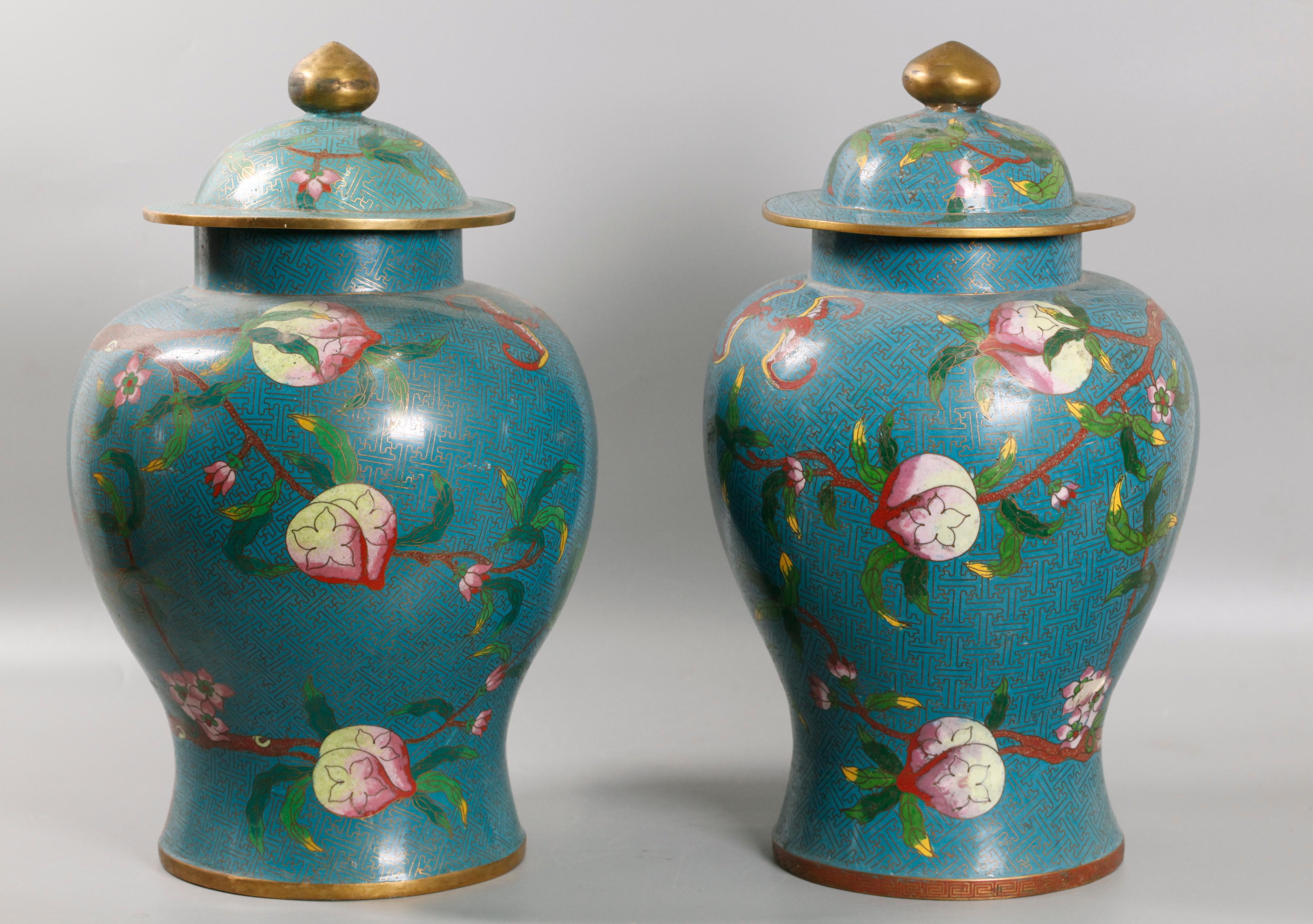 pair of Chinese cloisonné cover jars In Good Condition For Sale In New York, NY