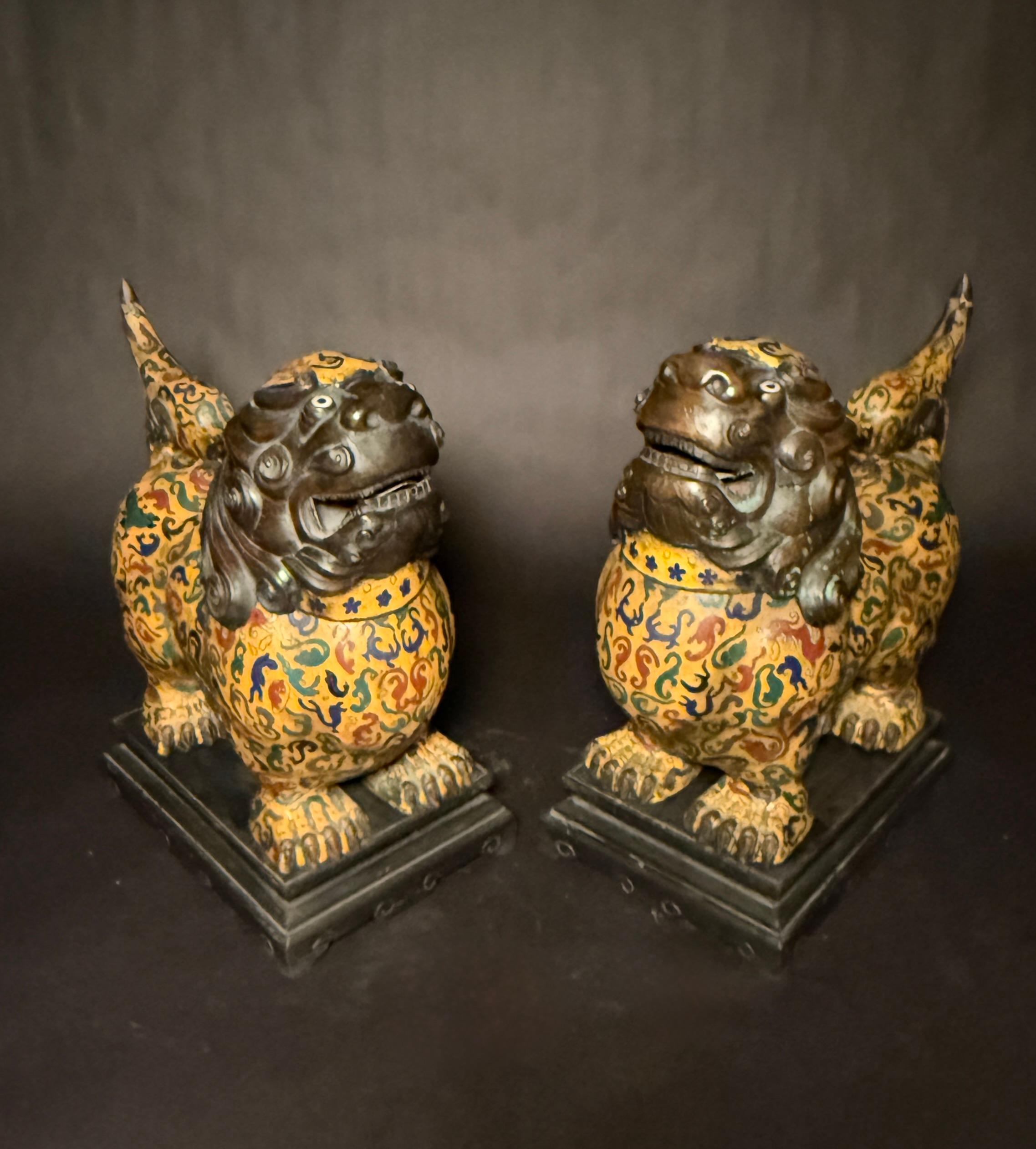 Pareja De Censores Chinos De Cloisonné Esmaltado Foo León en Bueno estado para la venta en Norwood, NJ