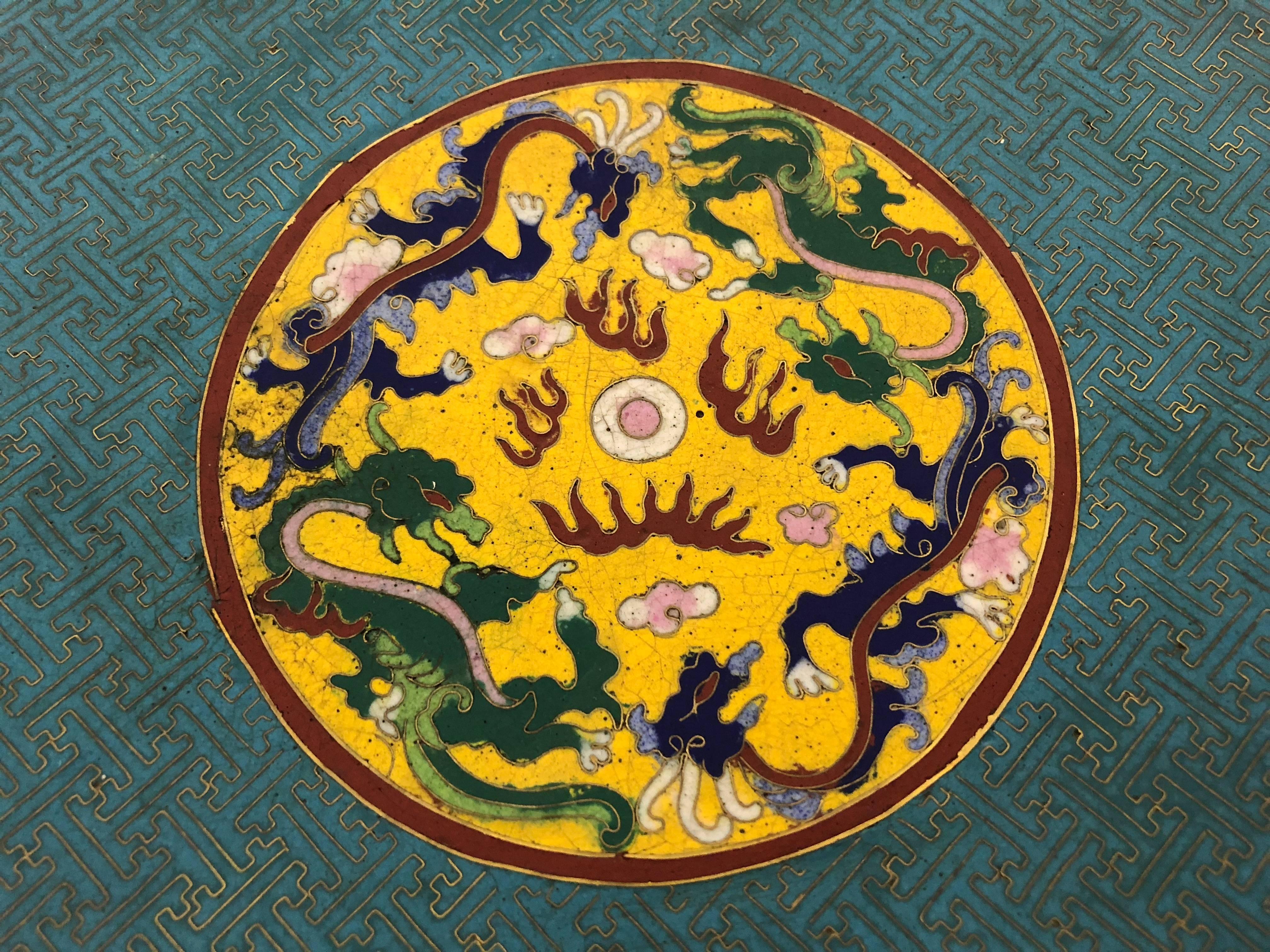 20ième siècle Paire de tabourets de jardin cloisonnés chinois