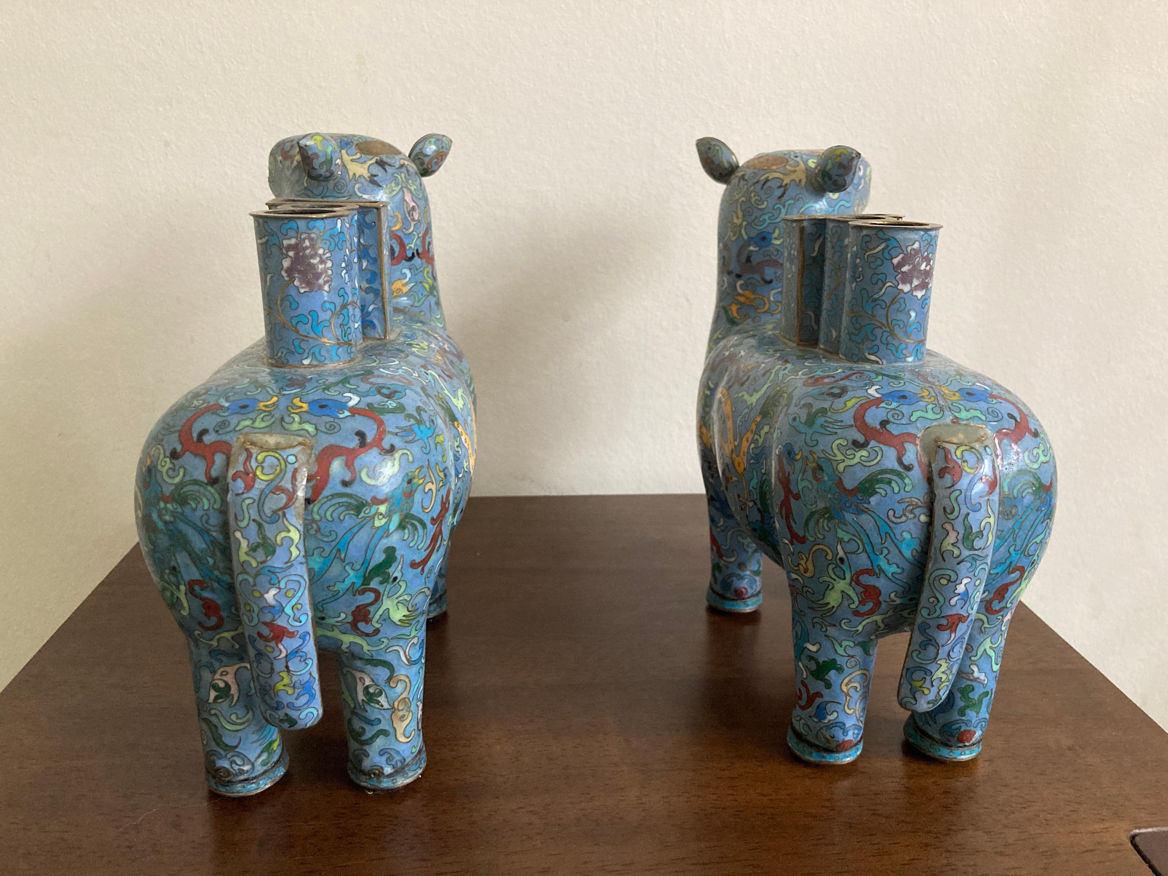 Cloisonné Coppia di vasi cinesi cloisonné a forma di lama in vendita