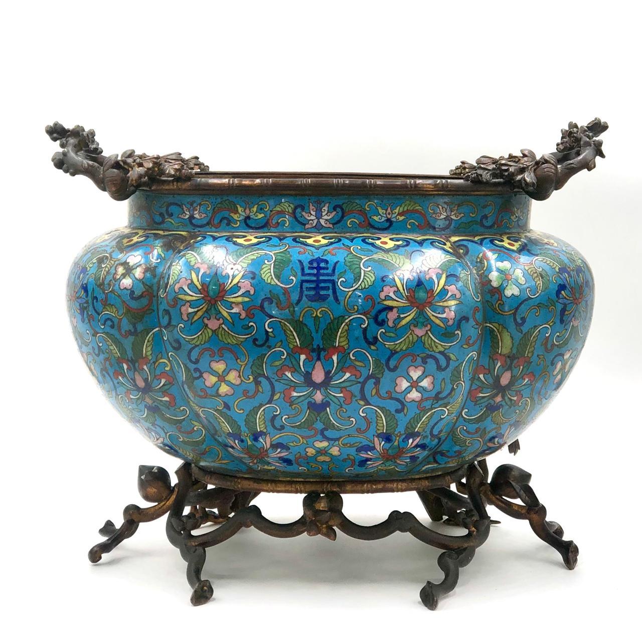Pair of Chinese cloisonné planters In Good Condition For Sale In Buenos Aires, Argentina