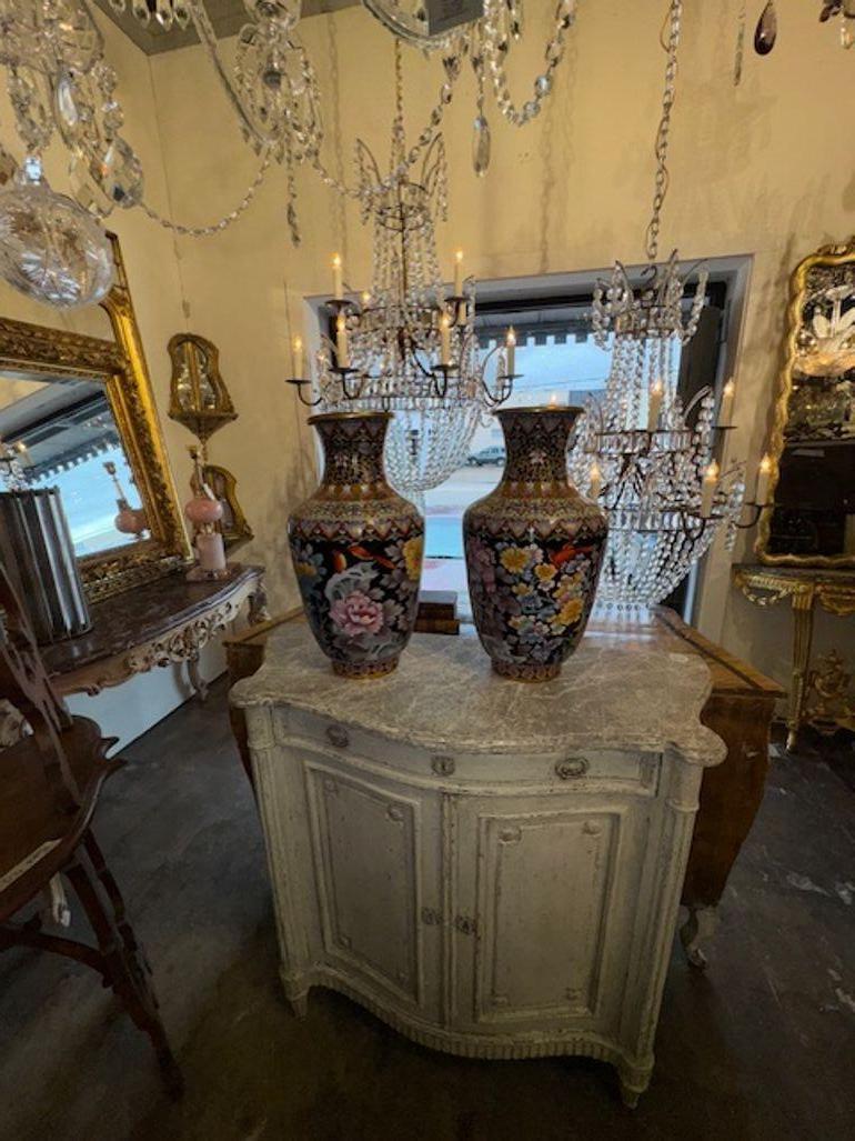 Coppia di vasi cinesi in cloisonne In condizioni buone in vendita a Dallas, TX
