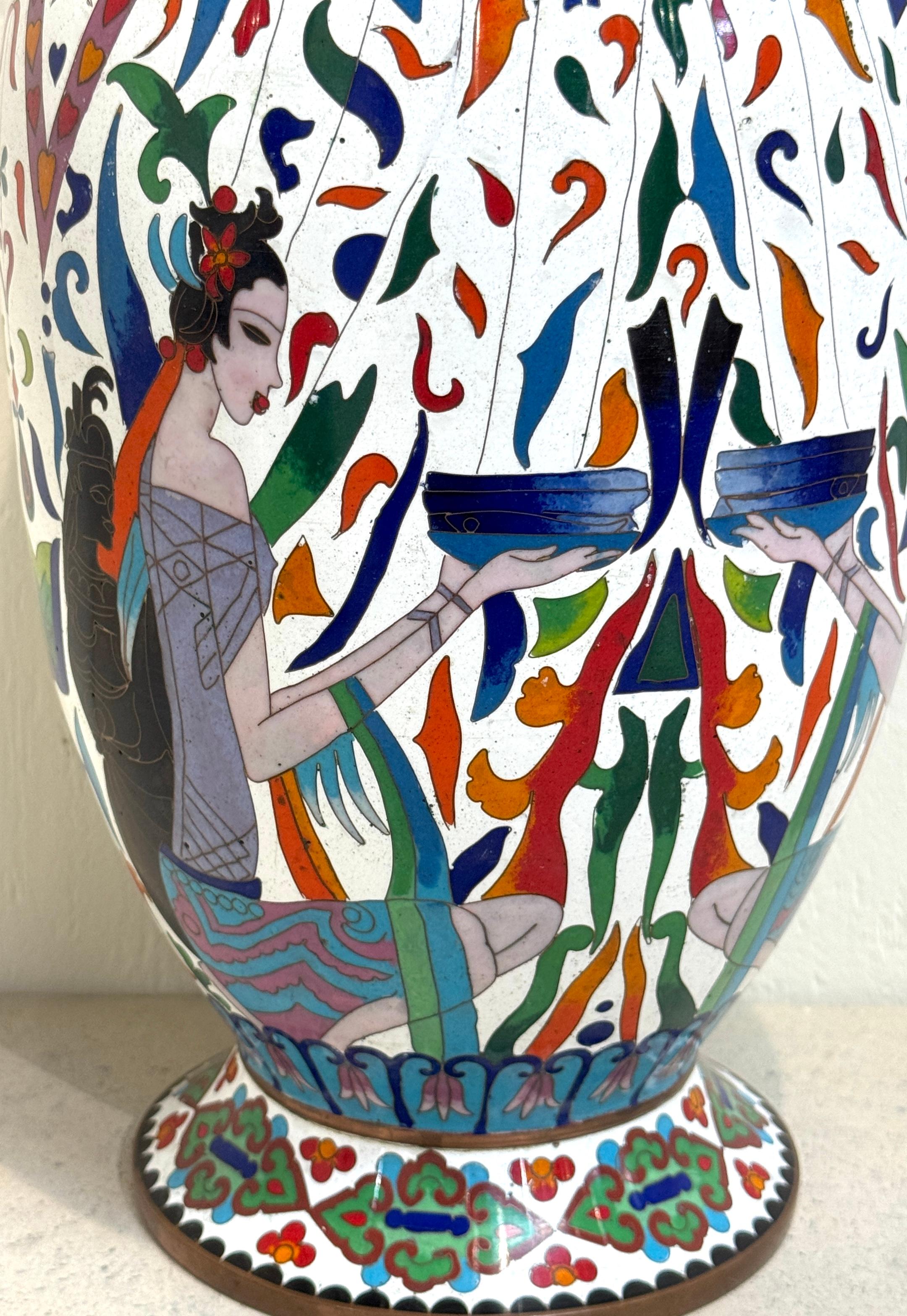 Coppia di vasi cinesi in cloisonné con motivi egiziani, fine XX secolo in vendita 5