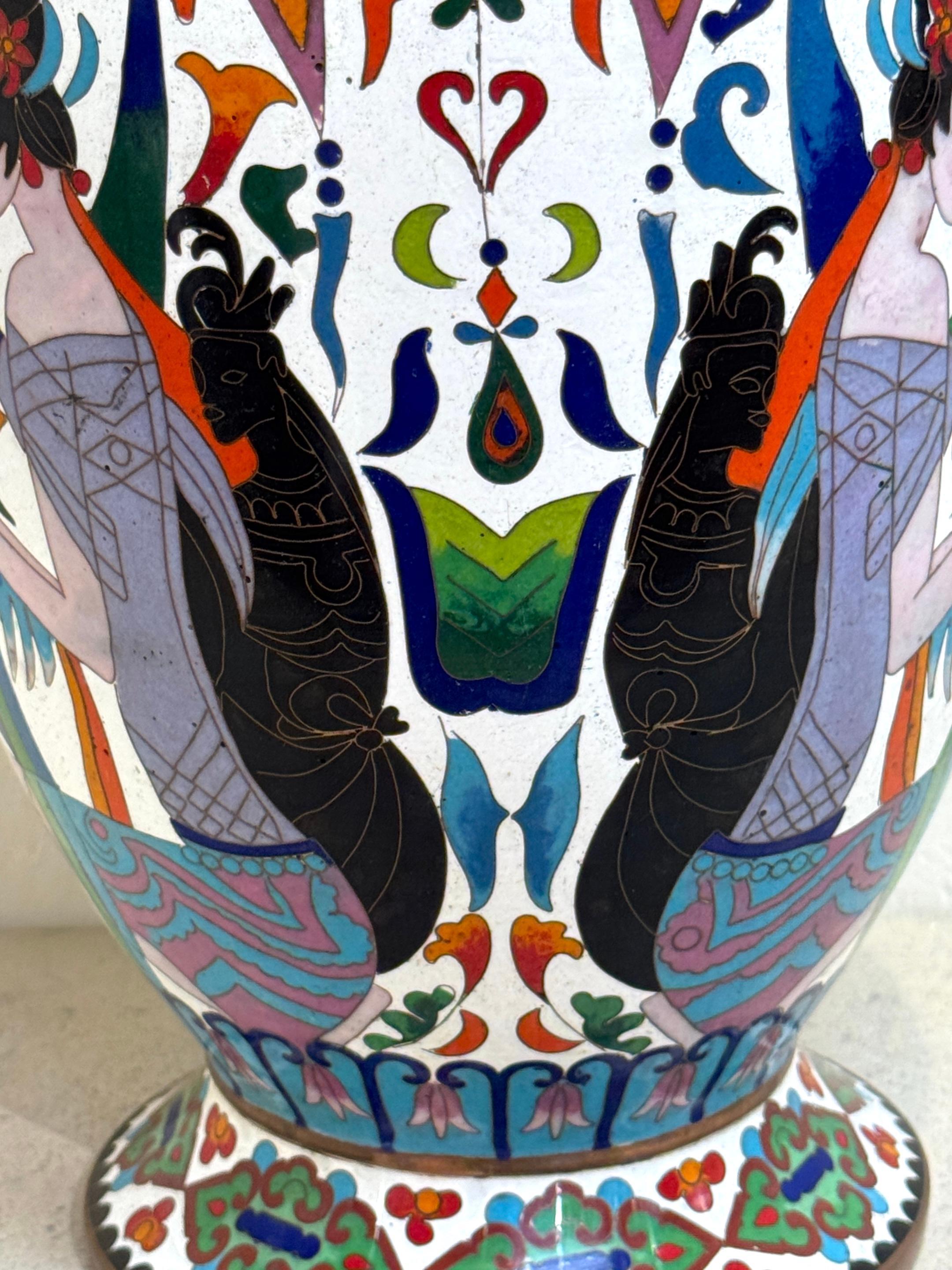 Coppia di vasi cinesi in cloisonné con motivi egiziani, fine XX secolo in vendita 9