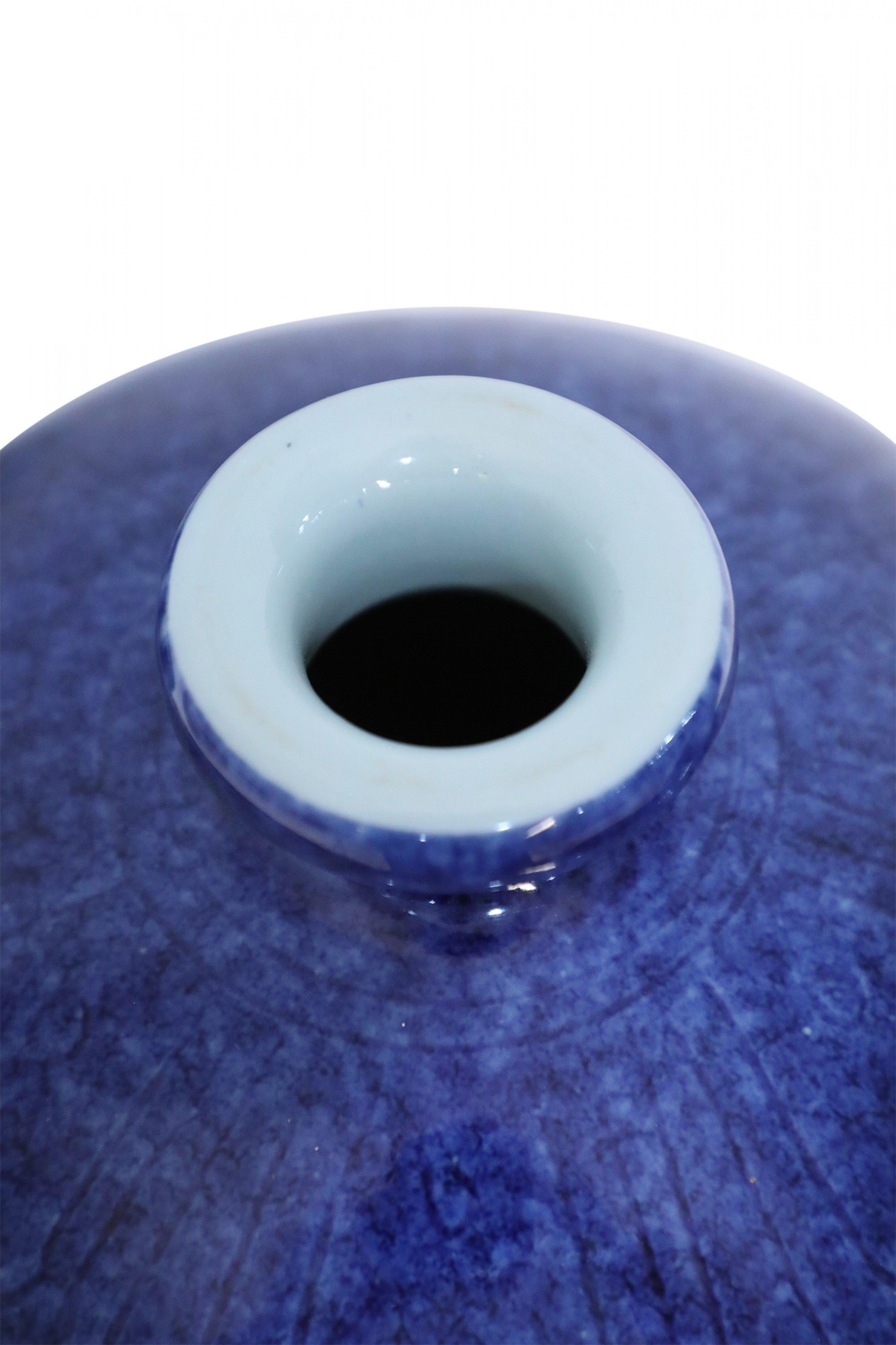 Pair of Chinese Cobalt Blue and Incised Motif Meiping Vases For Sale 3