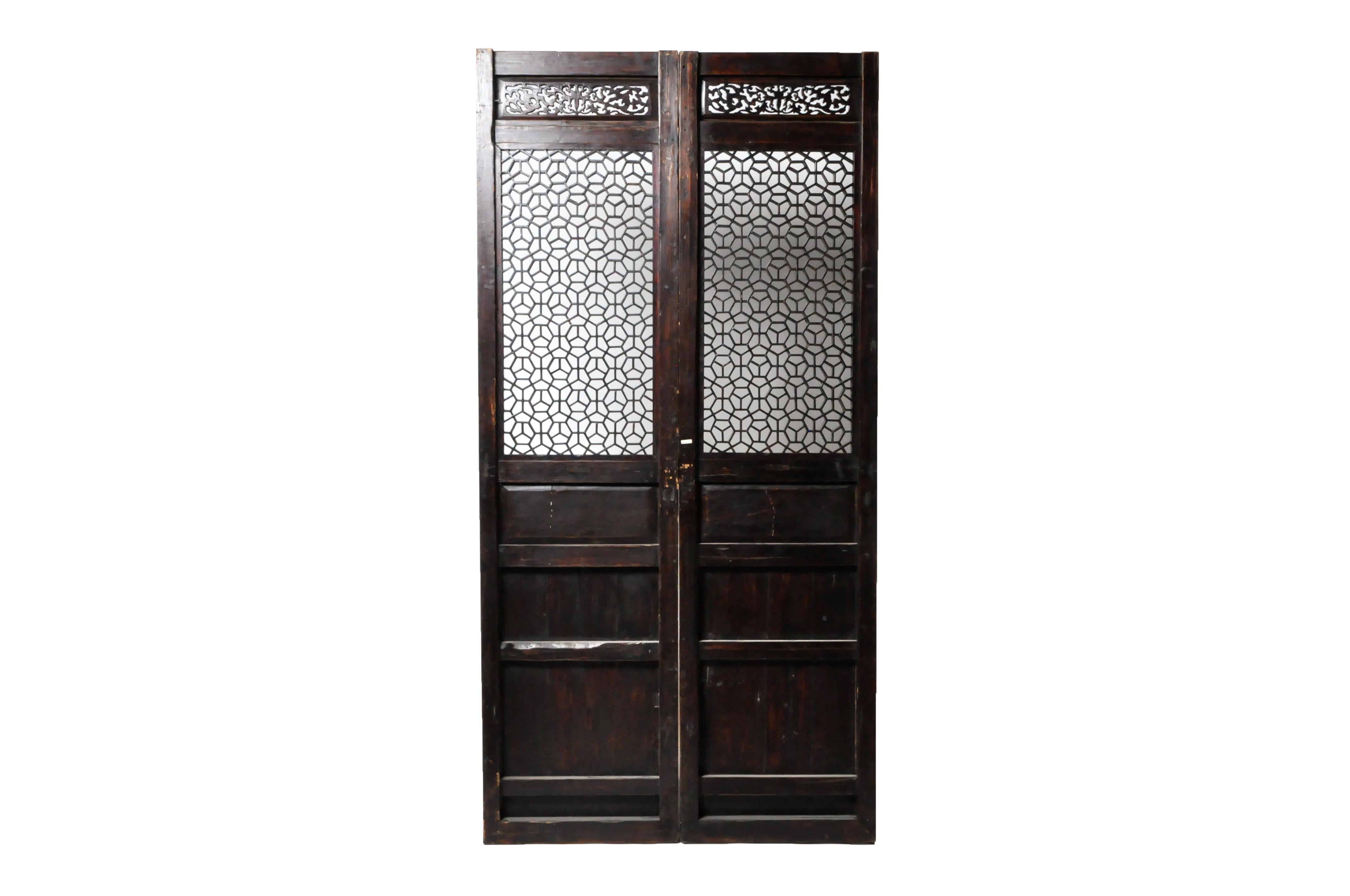Pair of Chinese Courtyard Doors In Good Condition In Chicago, IL