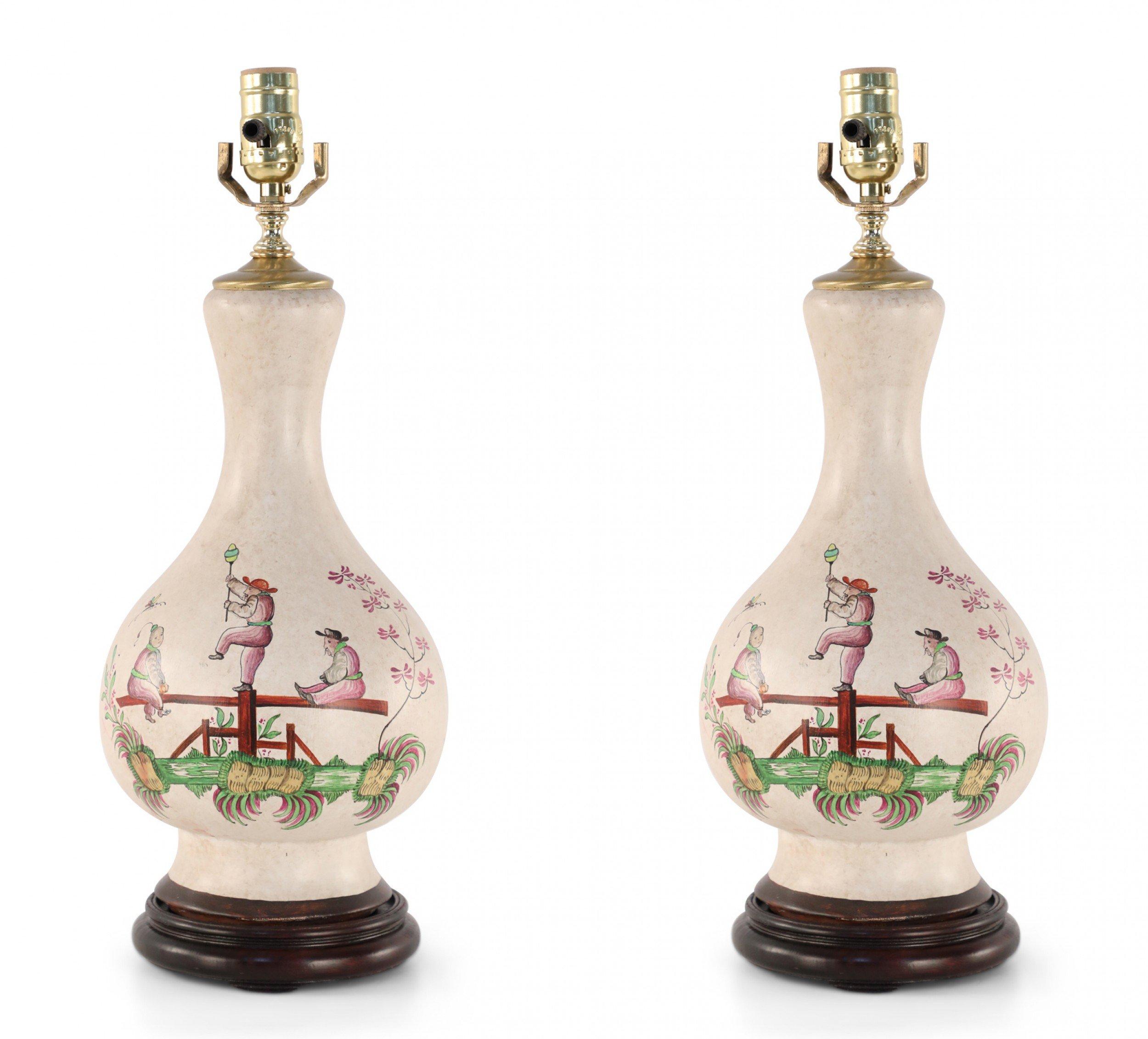 Paire de lampes de bureau chinoises à motif de poutres d'équilibre crème en vente 2