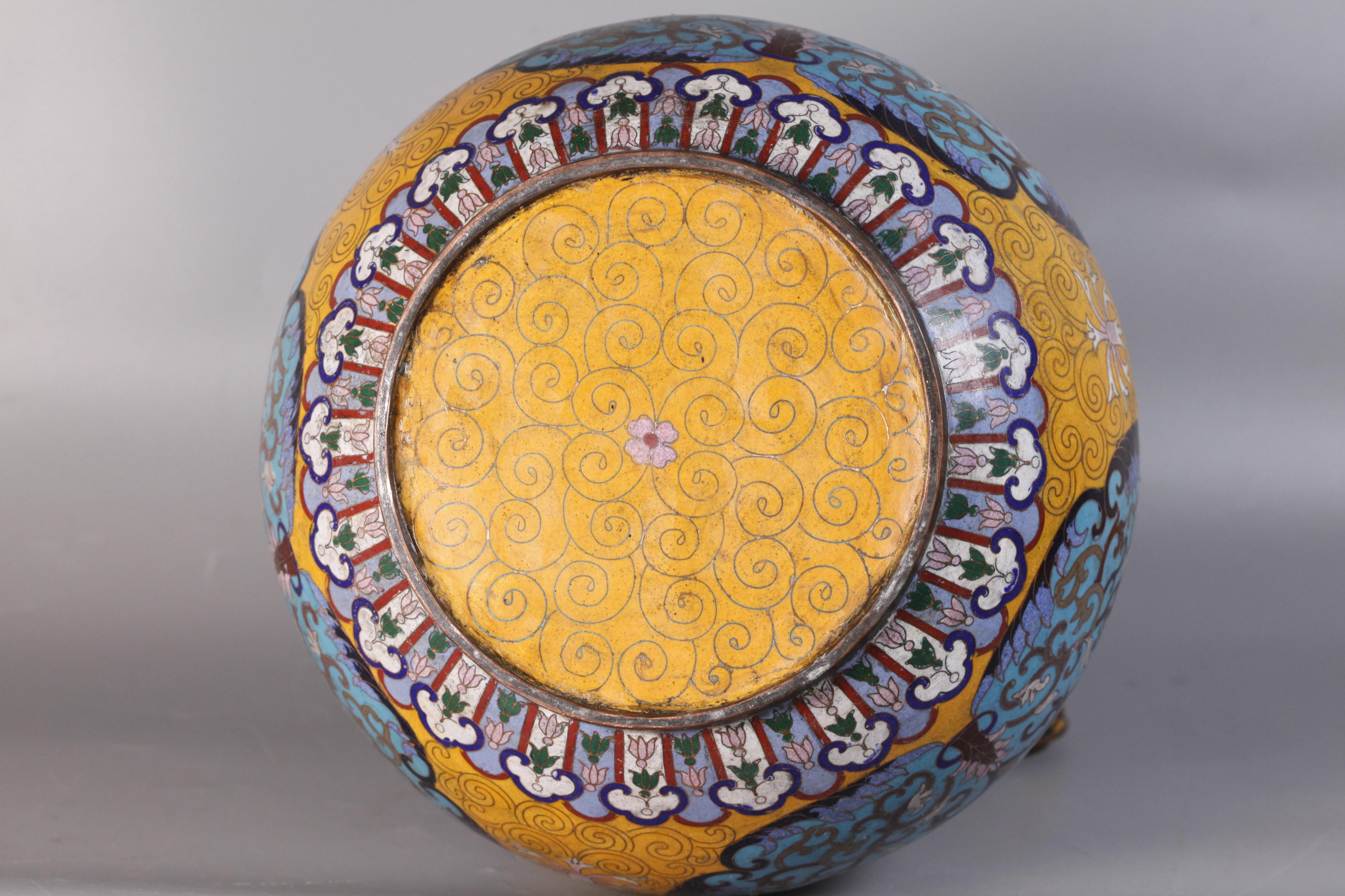pair of Chinese double gourd cloisonné cover vases For Sale 2