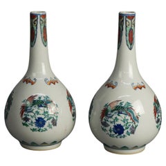 Paire de vases en porcelaine chinoise Doucai avec marque Kangxi et faisans 20e siècle