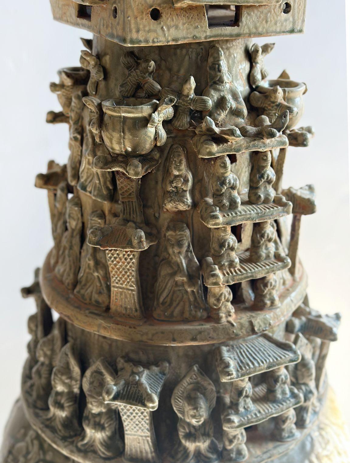 Poterie Paire de vases de cérémonie chinois en faïence en vente