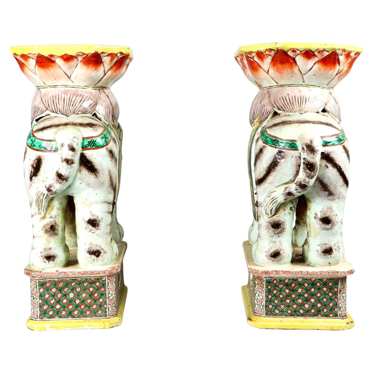 Pareja de asientos de porcelana china con forma de elefante para jardín Chino en venta