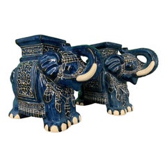 Paire de tabourets de jardin chinois en céramique émaillée à motif d'éléphant
