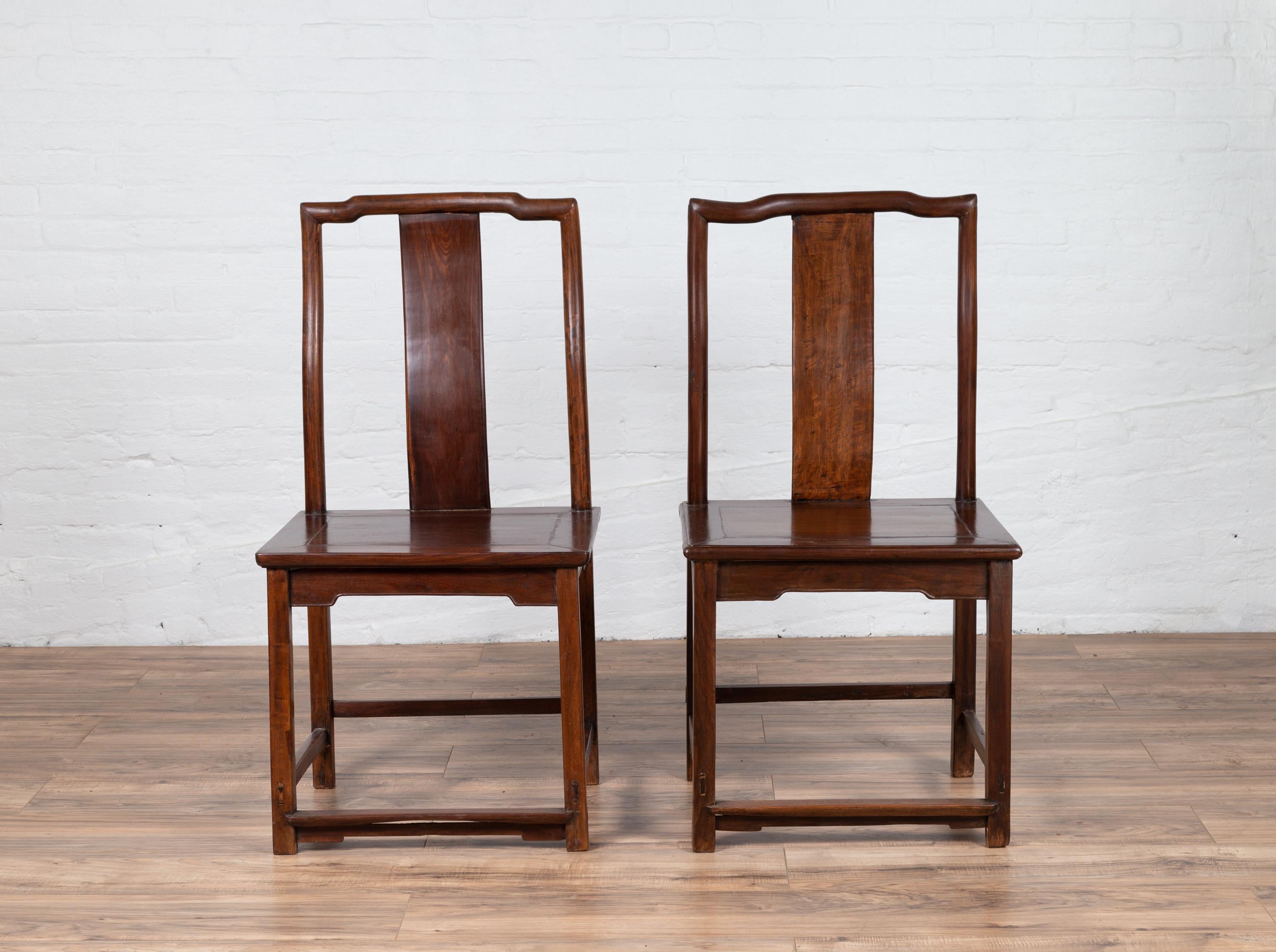 Pair of Chinese Elm Dark Patina Scholar's Ceremonial Chairs with Sinuous Splats In Good Condition For Sale In Yonkers, NY
