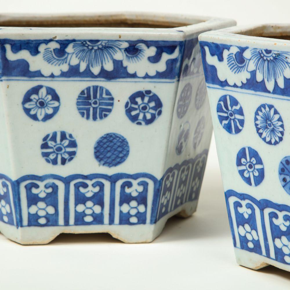 Pair of Chinese Export Blue and White Porcelain Cachepots For Sale 2