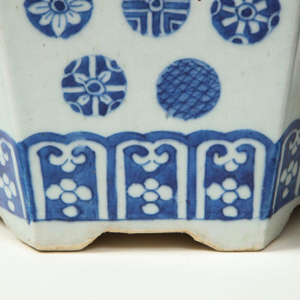 Pair of Chinese Export Blue and White Porcelain Cachepots For Sale 3