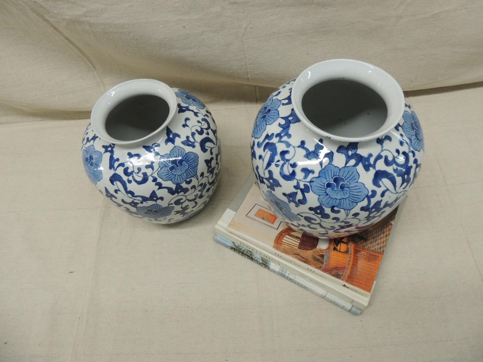 Japonisme Pair of Chinese Export Blue and White Round Ceramic Vases