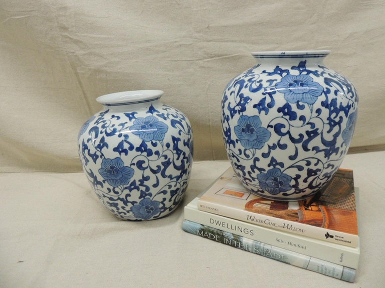 Hand-Crafted Pair of Chinese Export Blue and White Round Ceramic Vases For Sale