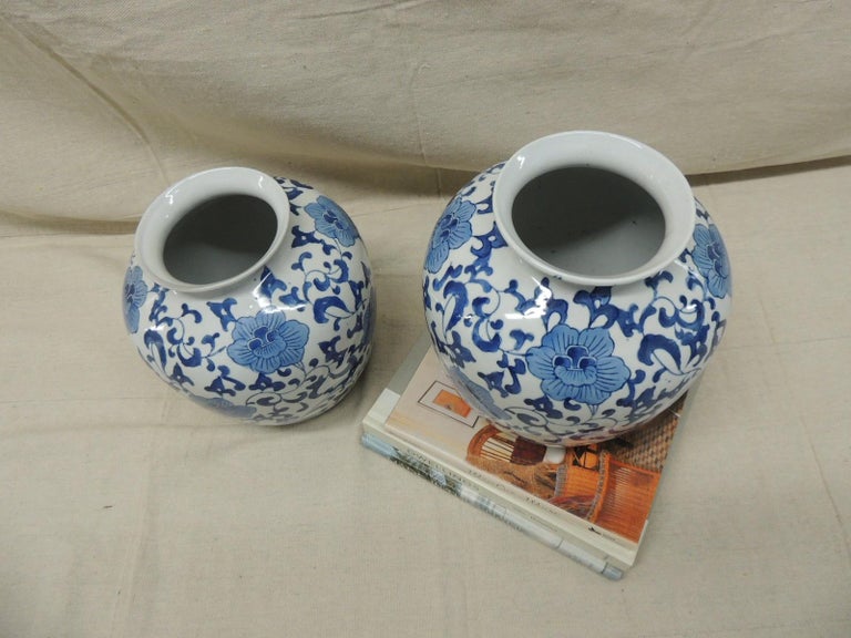Pair of Chinese Export Blue and White Round Ceramic Vases In Good Condition For Sale In Oakland Park, FL