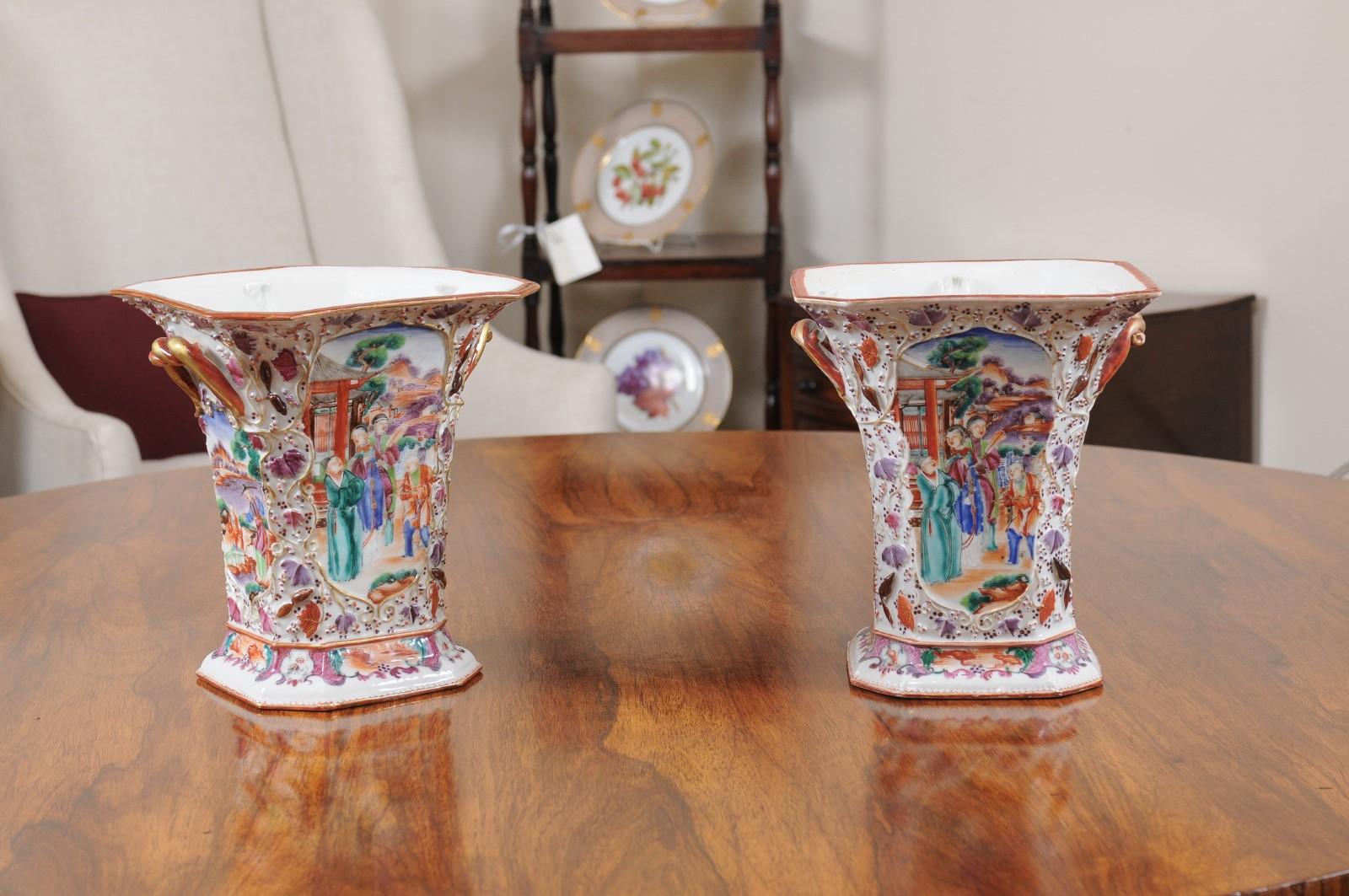 Pair of Chinese Export Bough Pots in the Mandarin Palette, 19th Century For Sale 8