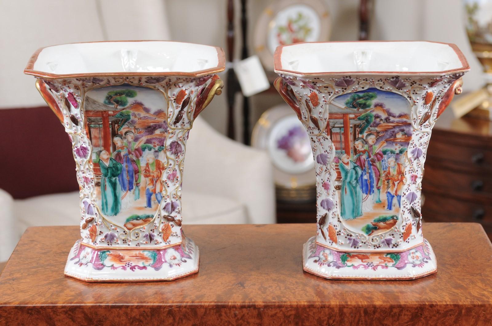 Pair of Chinese Export Bough Pots in the Mandarin Palette, 19th Century For Sale 11