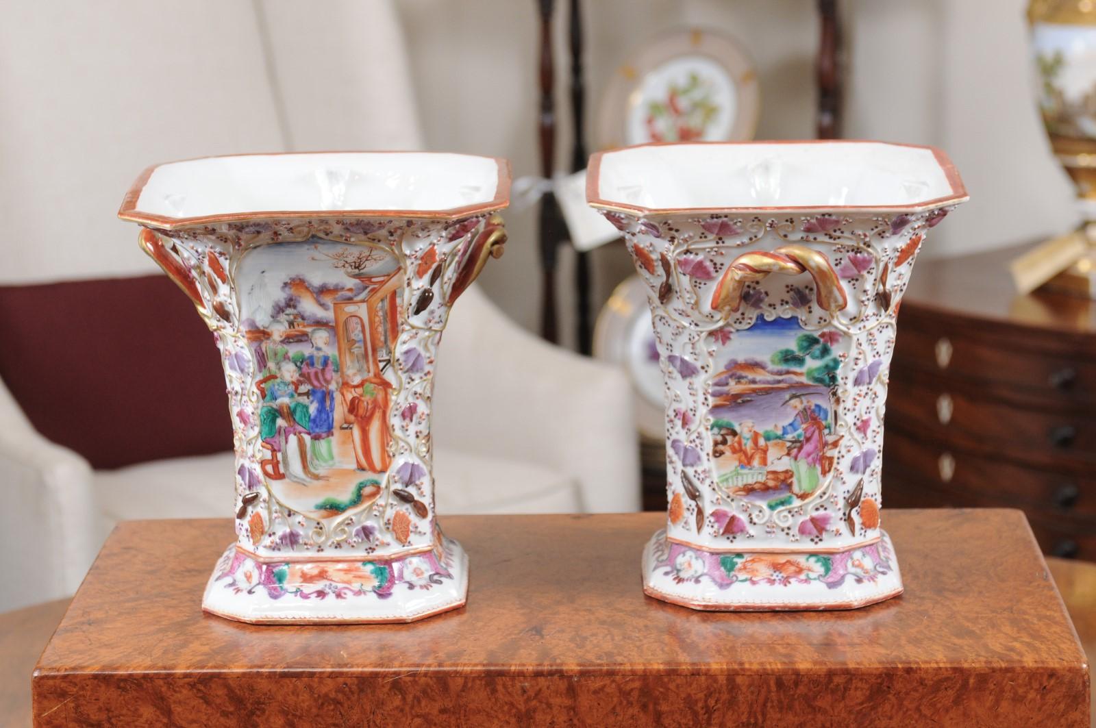 Pair of Chinese Export Bough Pots in the Mandarin Palette, 19th Century For Sale 3