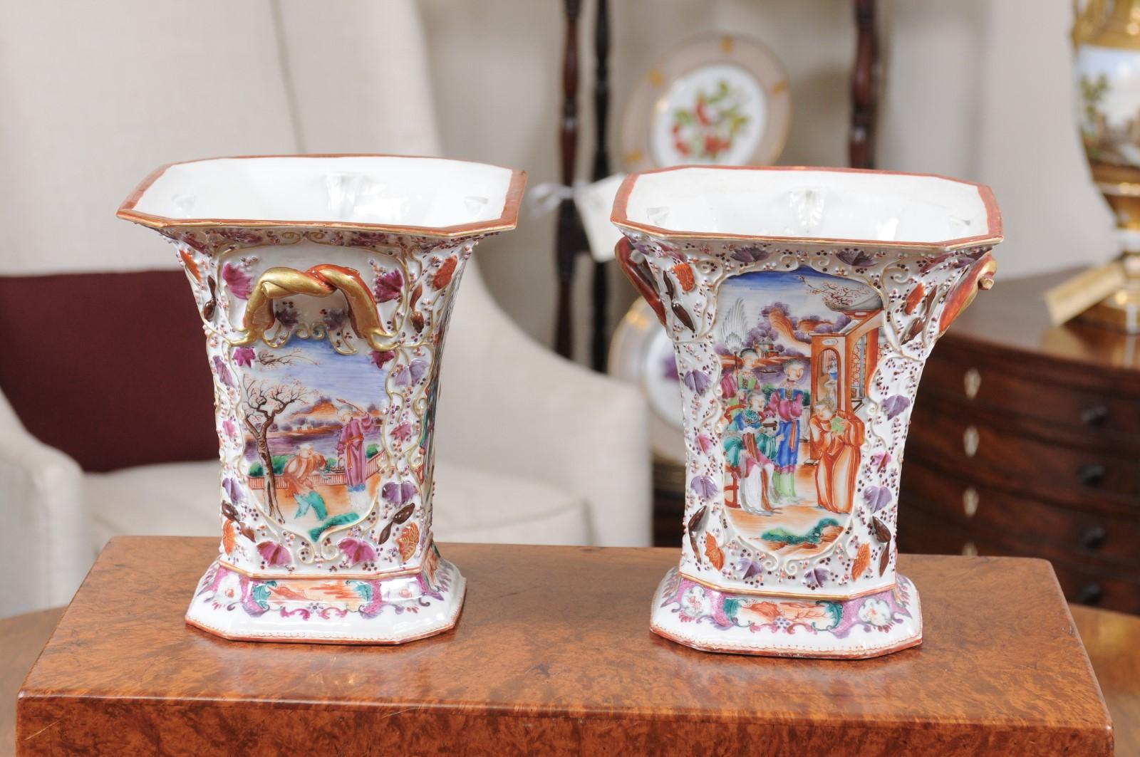 Pair of Chinese Export Bough Pots in the Mandarin Palette, 19th Century For Sale 4